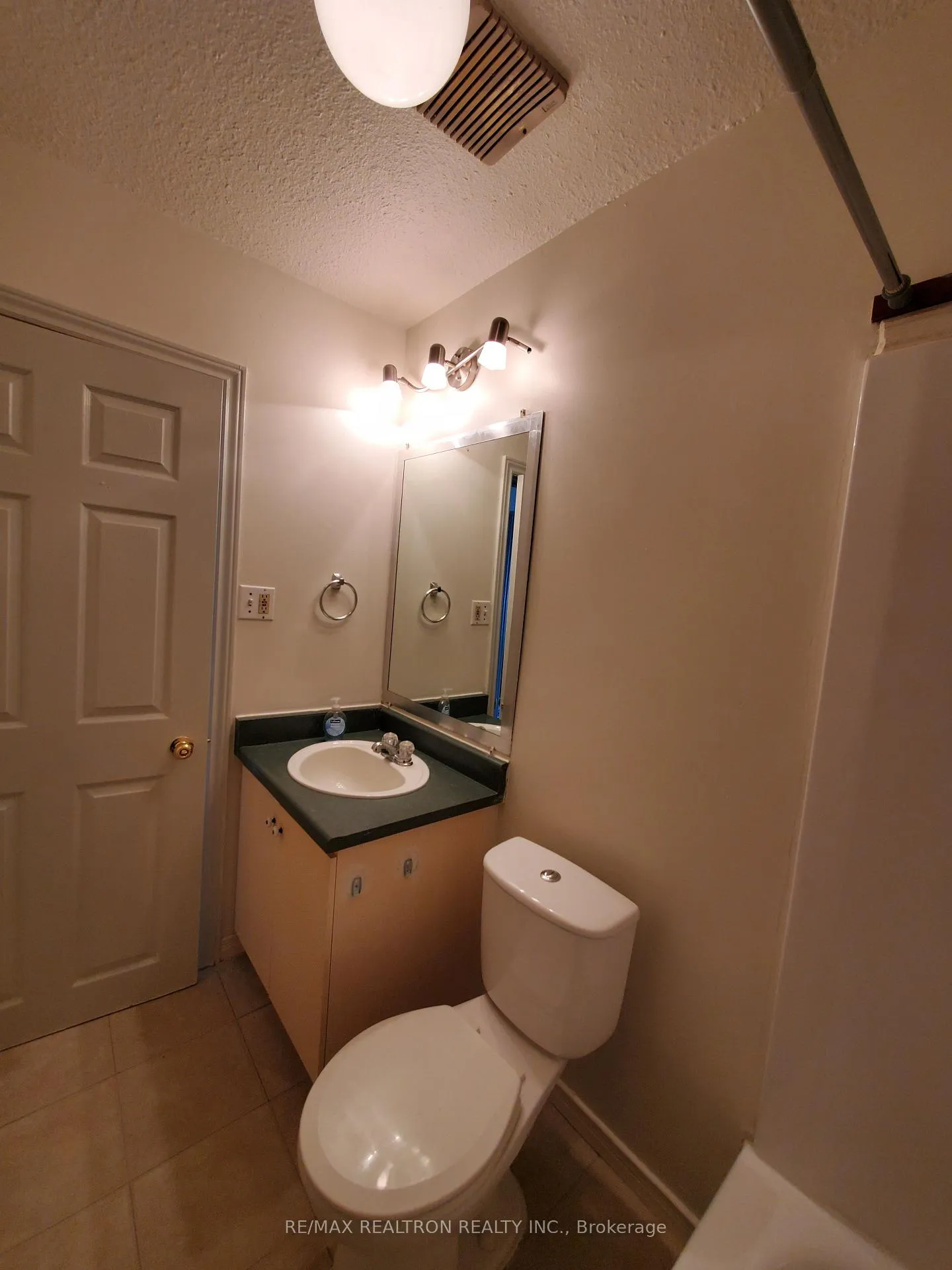 Photo 11 of Unit Unit B, 279 Pasadena Drive, Georgina, Keswick South — HOMEH