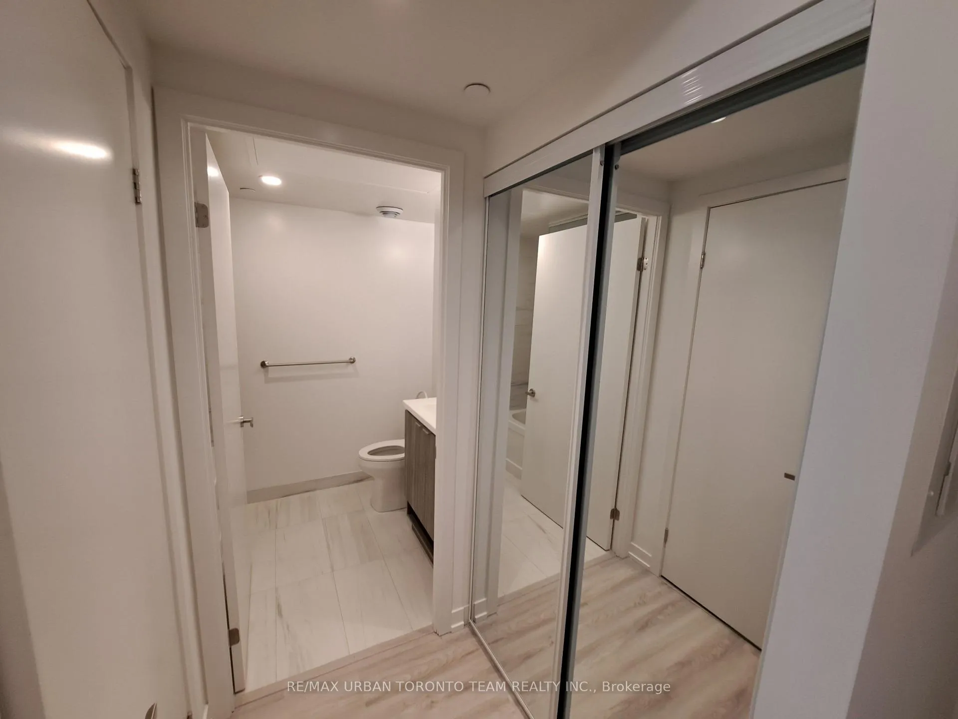 Photo 10 of Unit 4607, 55 Cooper Street, Toronto, Waterfront Communities — HOMEH