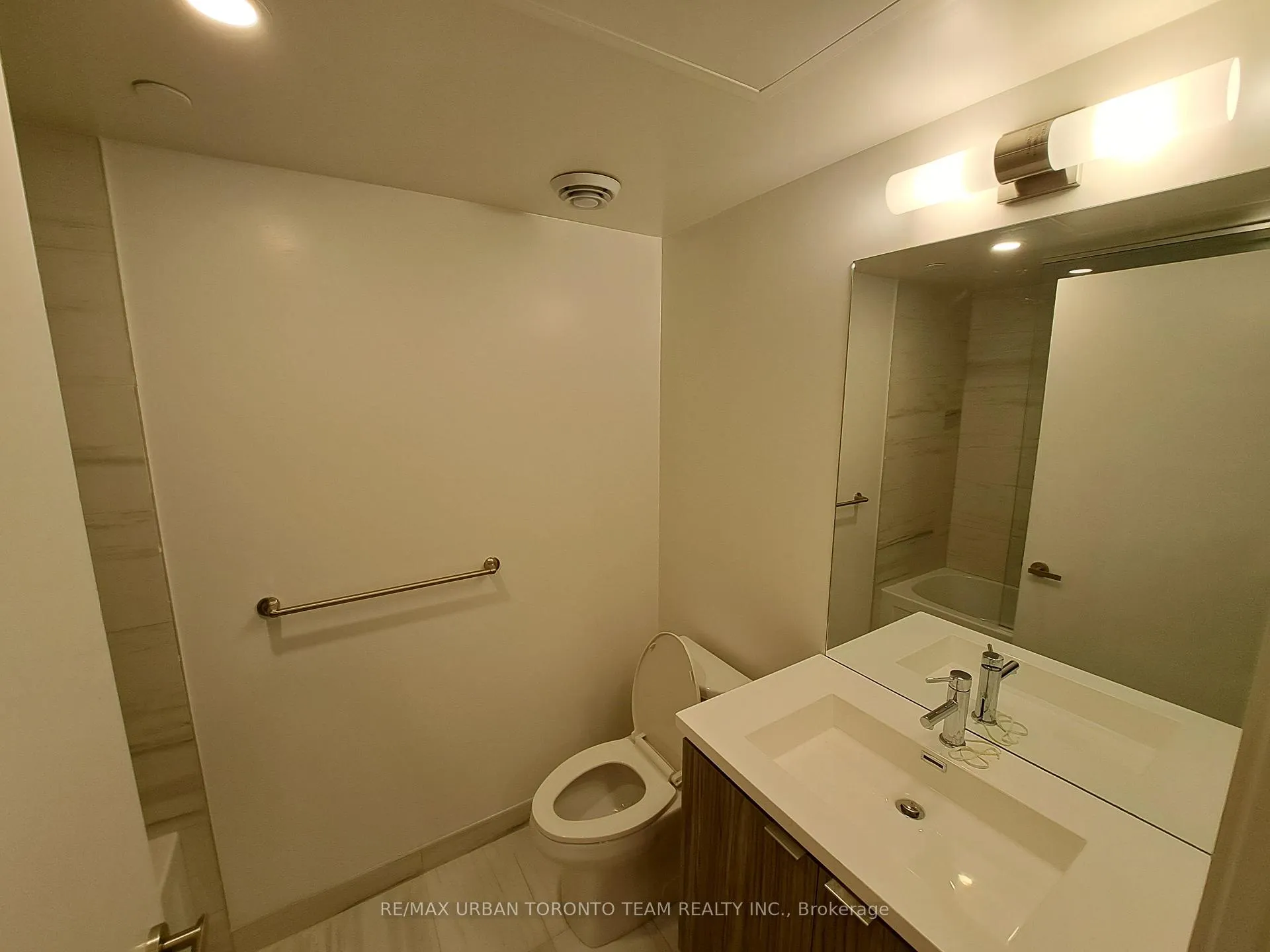 Photo 11 of Unit 4607, 55 Cooper Street, Toronto, Waterfront Communities — HOMEH