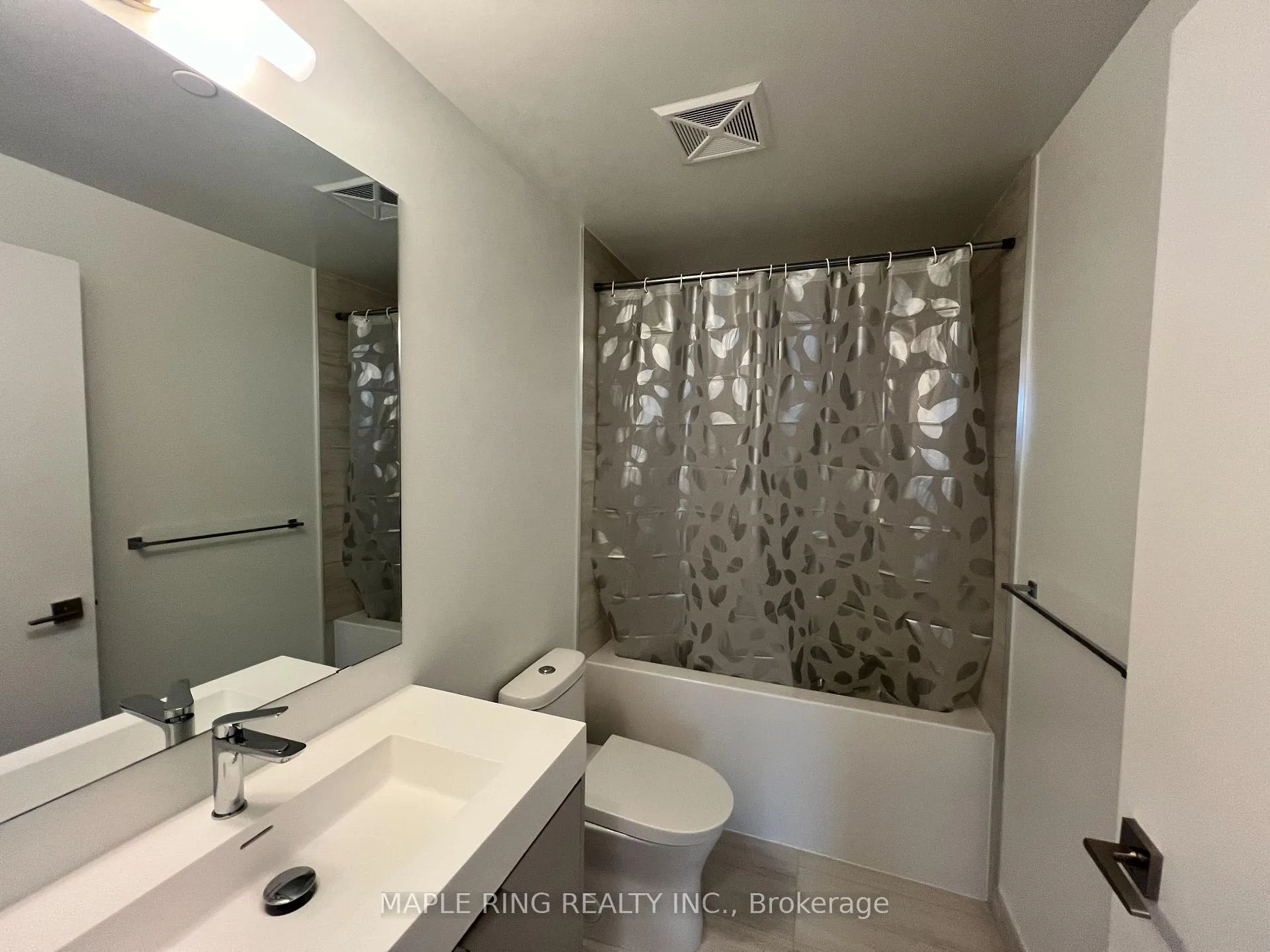Photo 10 of Unit 323, 10 Abeja Street, Vaughan, Concord — HOMEH