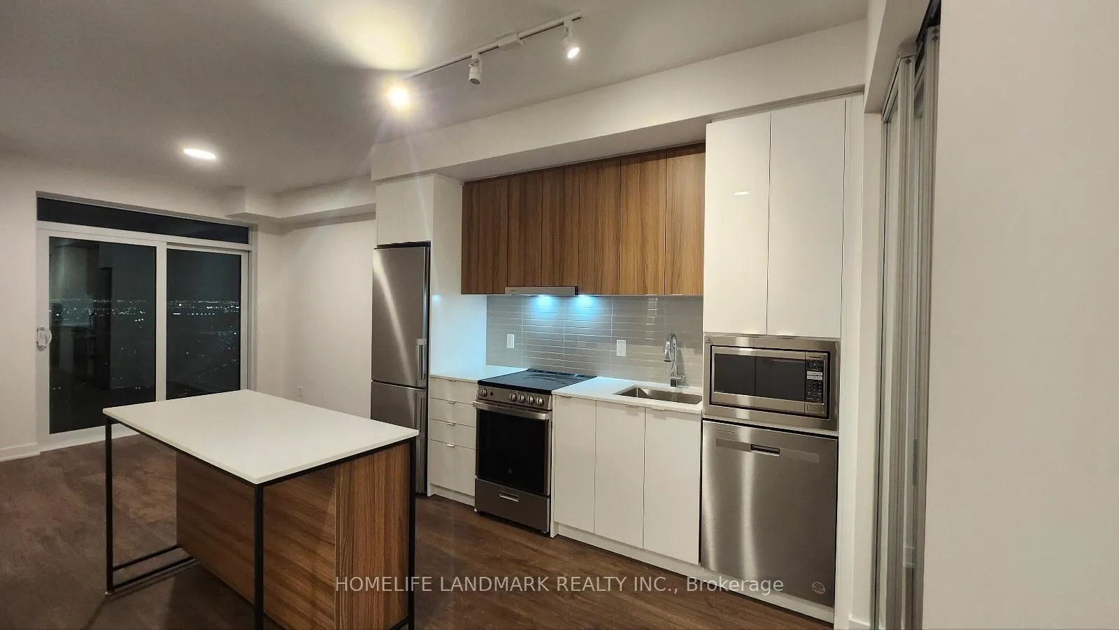 Photo 2 of Unit A-3203, 30 Upper Mall Way, Vaughan, Brownridge — HOMEH