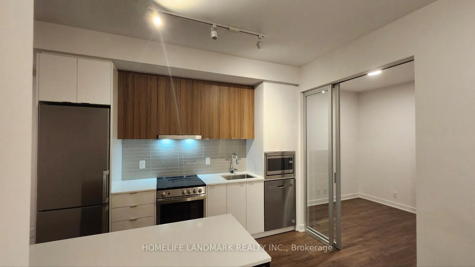 Photo 3 of Unit A-3203, 30 Upper Mall Way, Vaughan, Brownridge — HOMEH