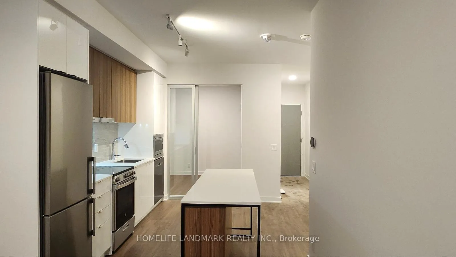 Photo 4 of Unit A-3203, 30 Upper Mall Way, Vaughan, Brownridge — HOMEH