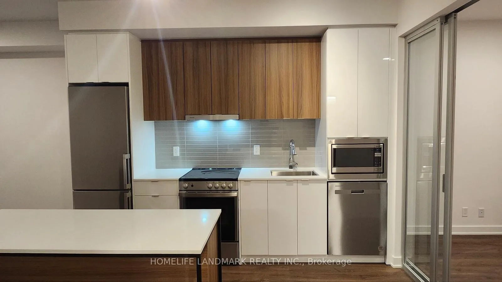 Photo 5 of Unit A-3203, 30 Upper Mall Way, Vaughan, Brownridge — HOMEH