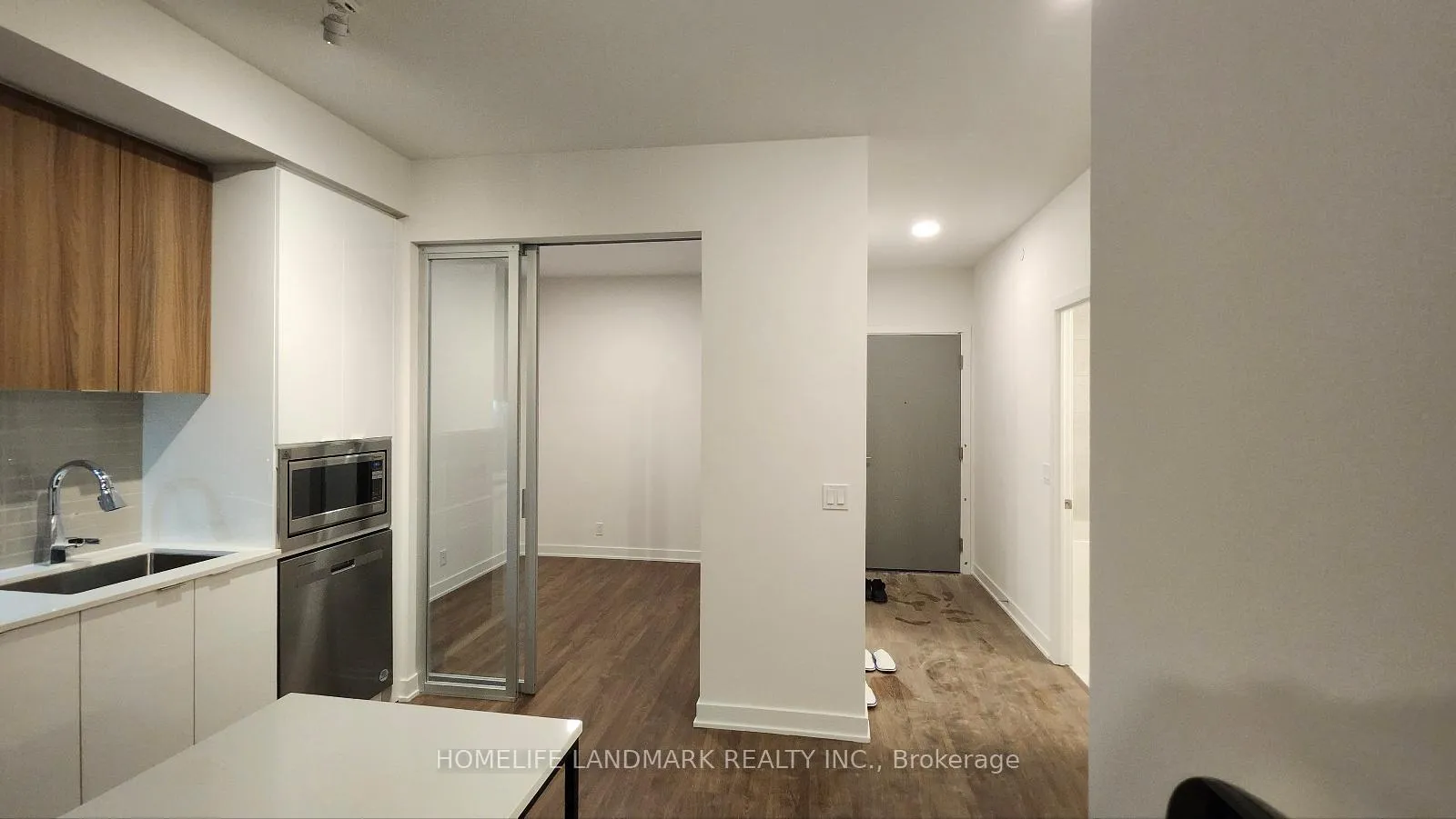 Photo 6 of Unit A-3203, 30 Upper Mall Way, Vaughan, Brownridge — HOMEH