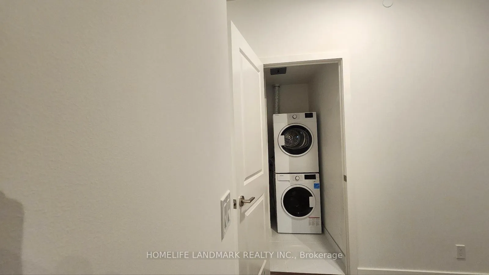 Photo 9 of Unit A-3203, 30 Upper Mall Way, Vaughan, Brownridge — HOMEH