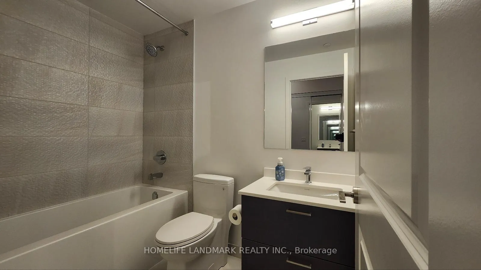 Photo 10 of Unit A-3203, 30 Upper Mall Way, Vaughan, Brownridge — HOMEH