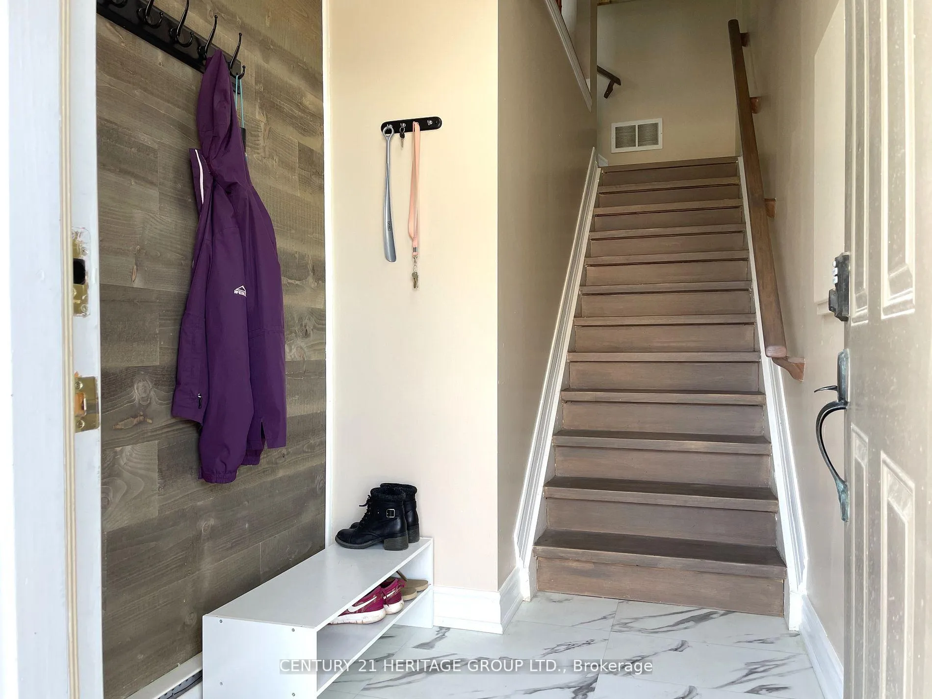 Photo 3 of Unit 7, 89 Goodwin Drive, Barrie, Painswick South — HOMEH