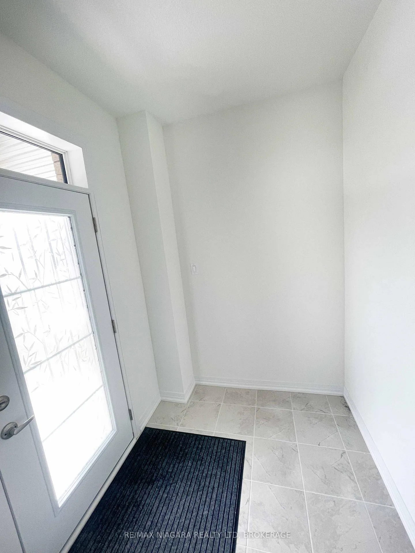 Photo 3 of Unit 20, 15 Peach Street, Thorold, Rolling Meadows — HOMEH