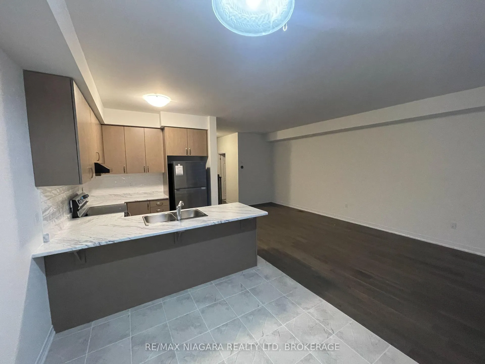 Photo 4 of Unit 20, 15 Peach Street, Thorold, Rolling Meadows — HOMEH