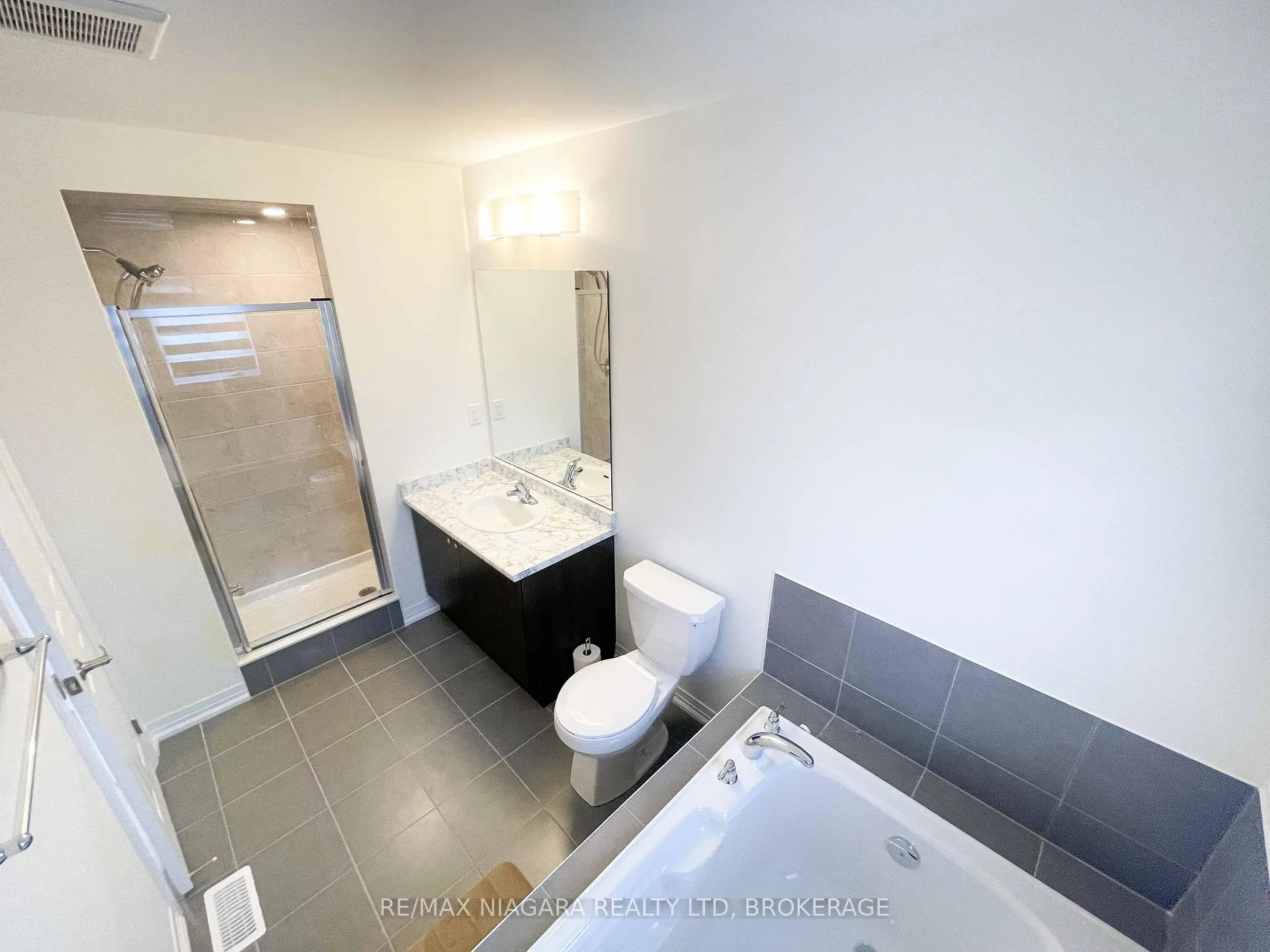 Photo 14 of Unit 20, 15 Peach Street, Thorold, Rolling Meadows — HOMEH