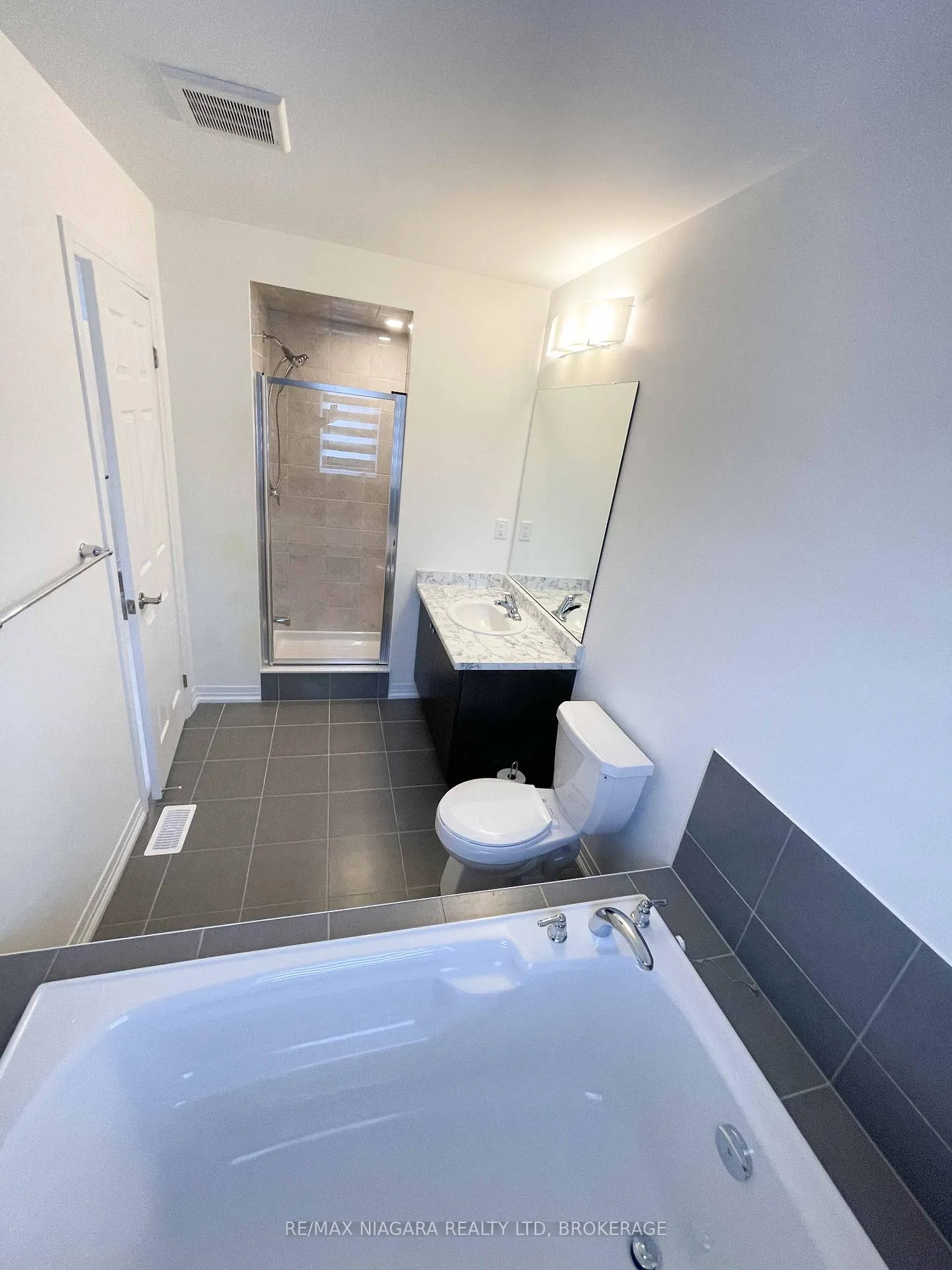 Photo 16 of Unit 20, 15 Peach Street, Thorold, Rolling Meadows — HOMEH
