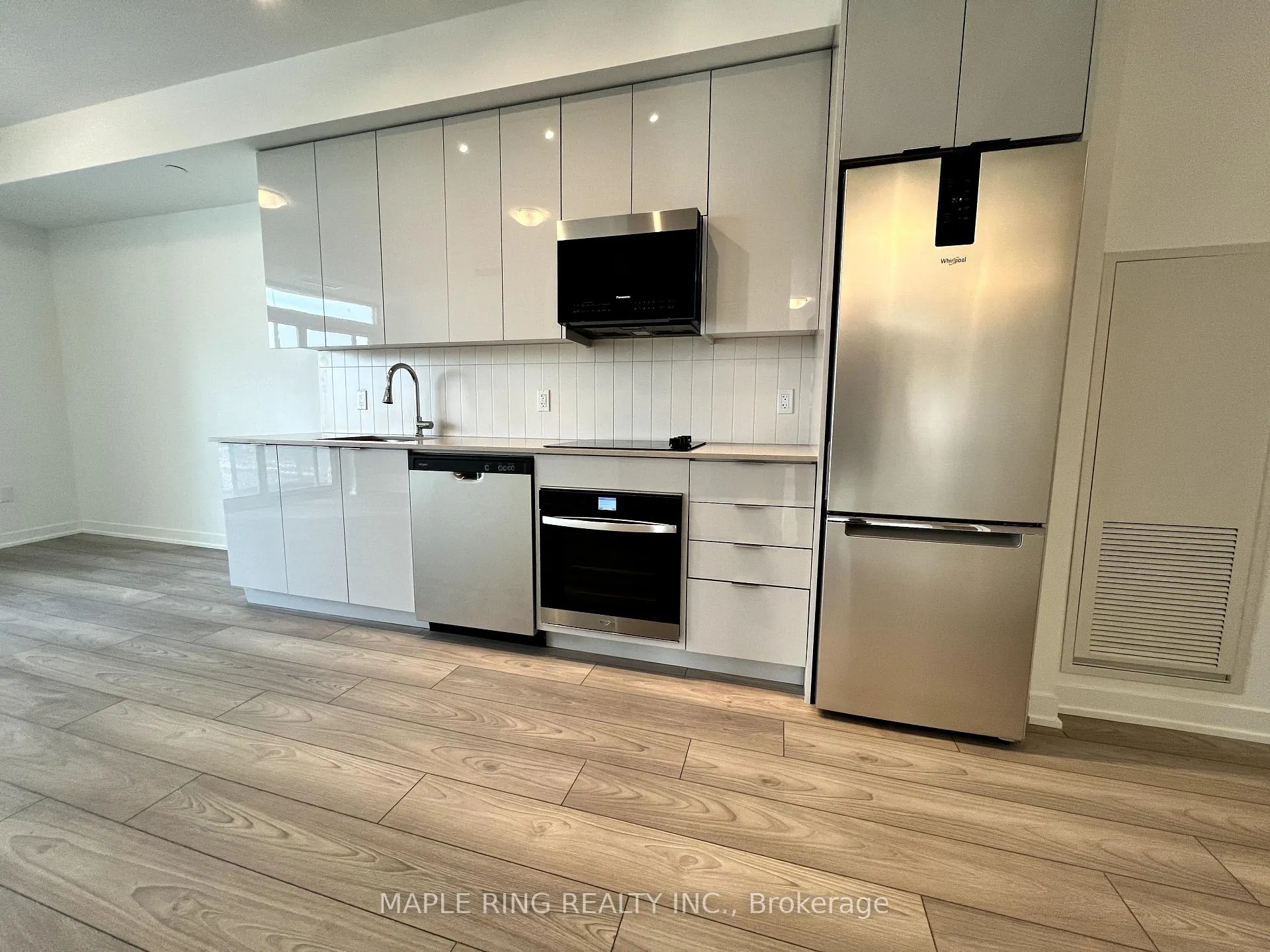 Photo 3 of Unit 915, 10 Abeja Street, Vaughan, Concord — HOMEH