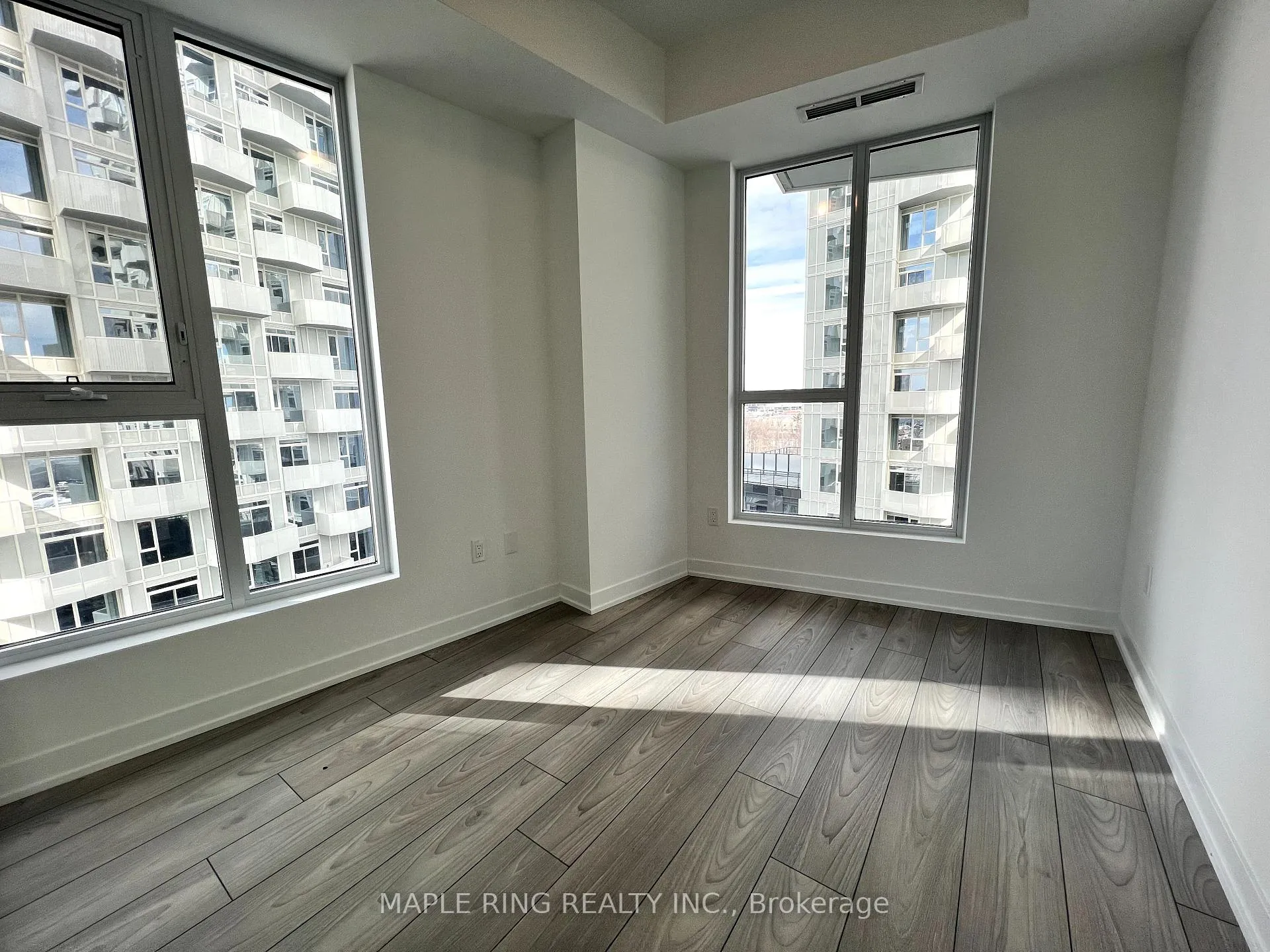 Photo 7 of Unit 915, 10 Abeja Street, Vaughan, Concord — HOMEH