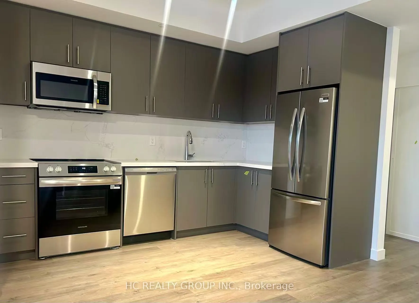 Photo 6 of Unit 517, 30 Markdale Lane, Markham, Middlefield — HOMEH