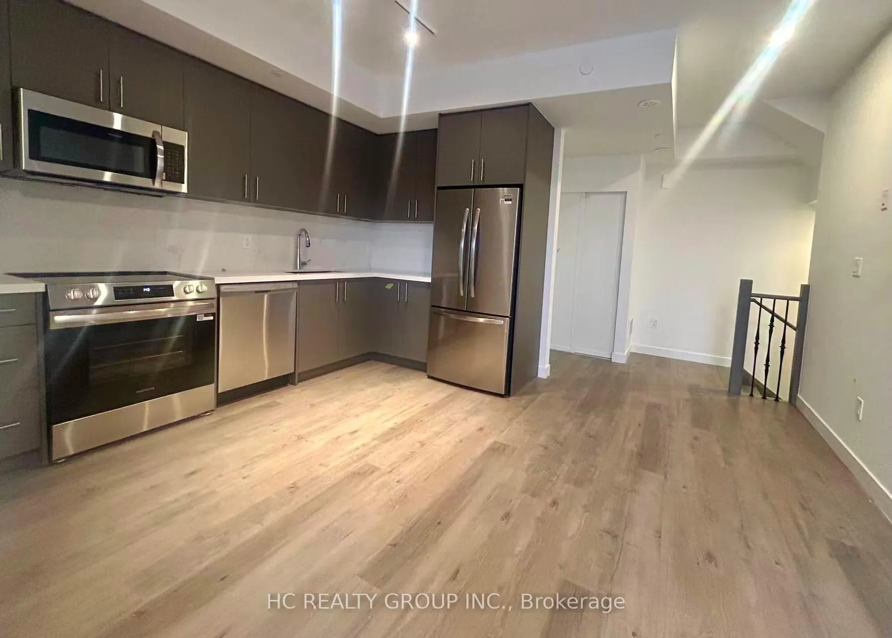 Photo 7 of Unit 517, 30 Markdale Lane, Markham, Middlefield — HOMEH