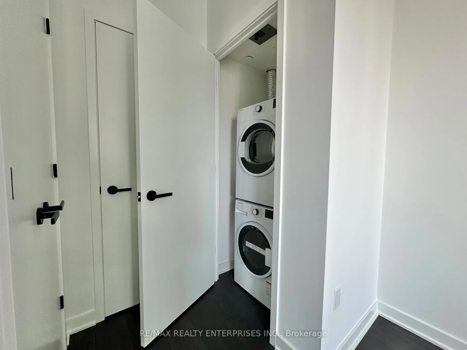 Photo 9 of Unit 4208, 55 Charles Street E, Toronto, Church-Yonge Corridor — HOMEH