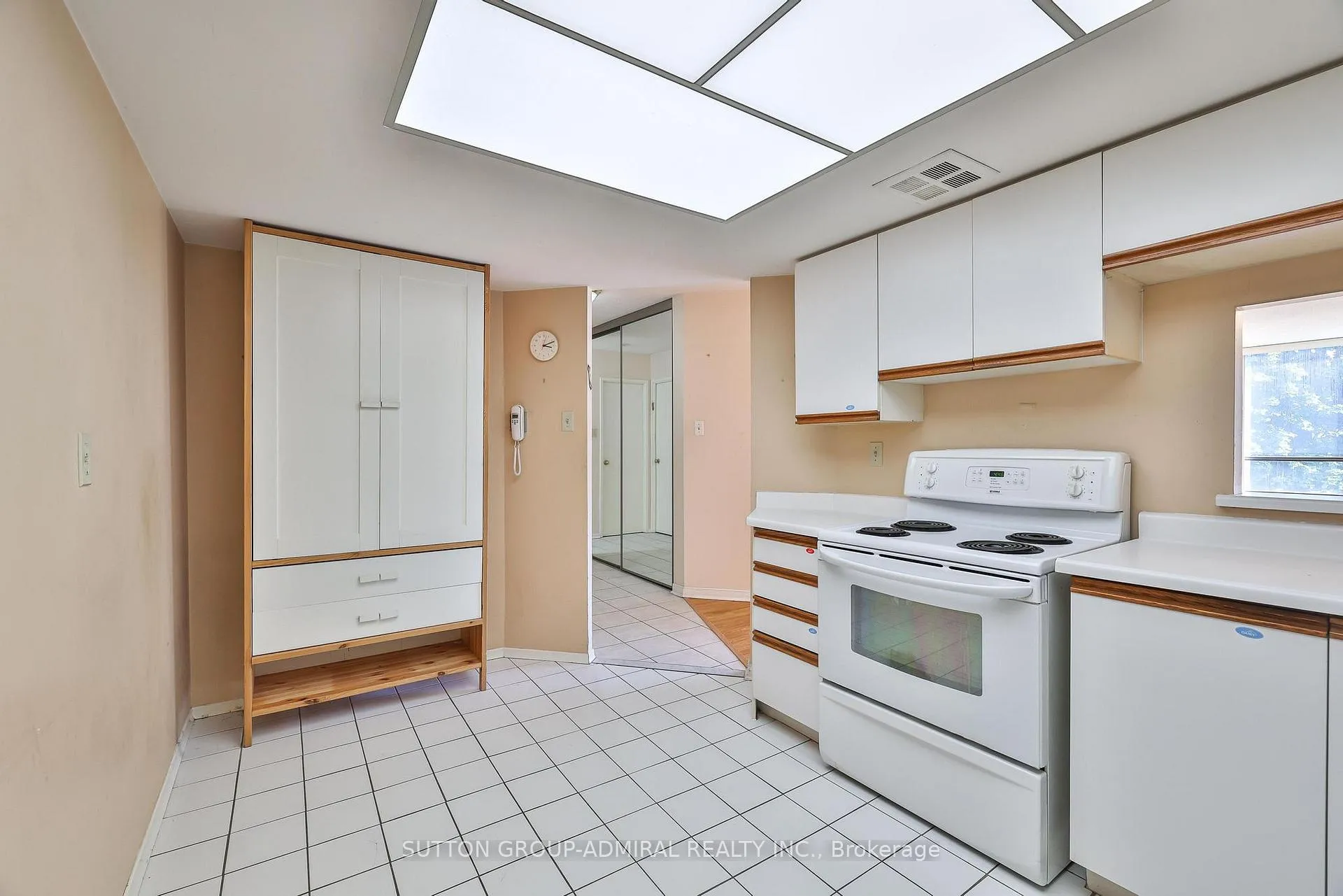 Photo 9 of Unit 308, 7420 Bathurst Street, Vaughan, Brownridge — HOMEH