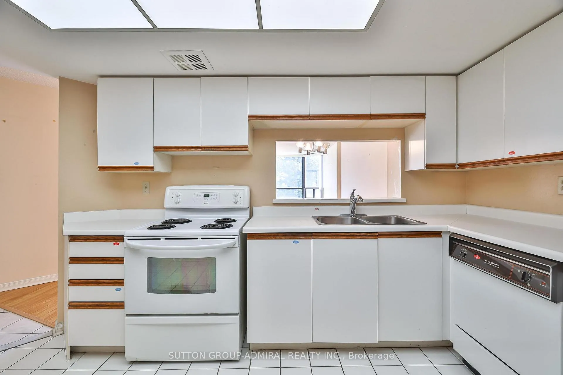 Photo 10 of Unit 308, 7420 Bathurst Street, Vaughan, Brownridge — HOMEH