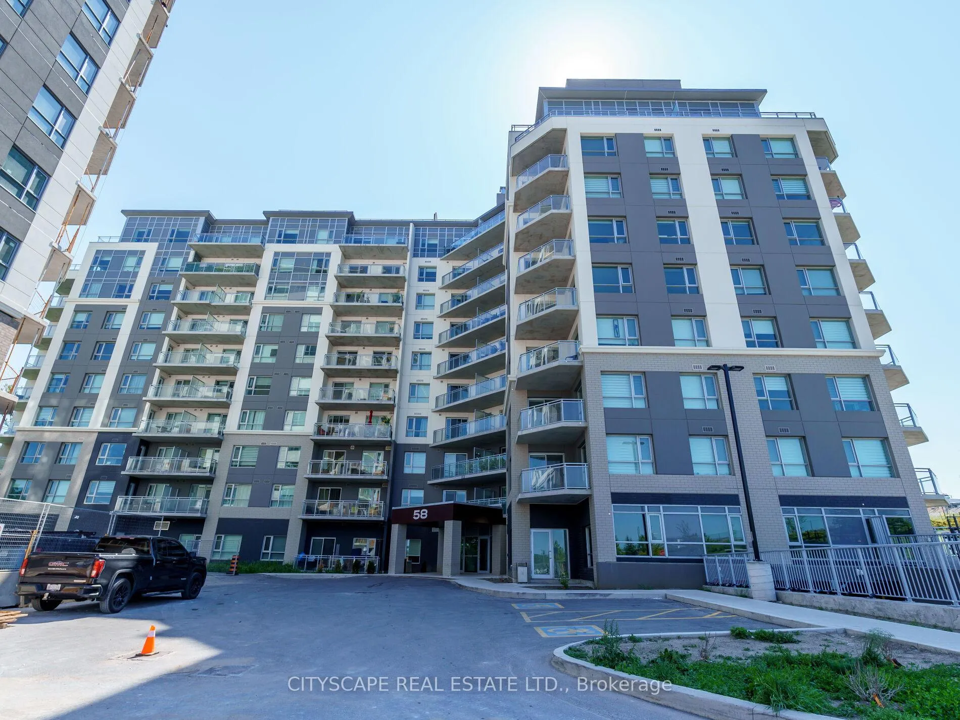 Front of Unit 607, 58 Lakeside Terrace N