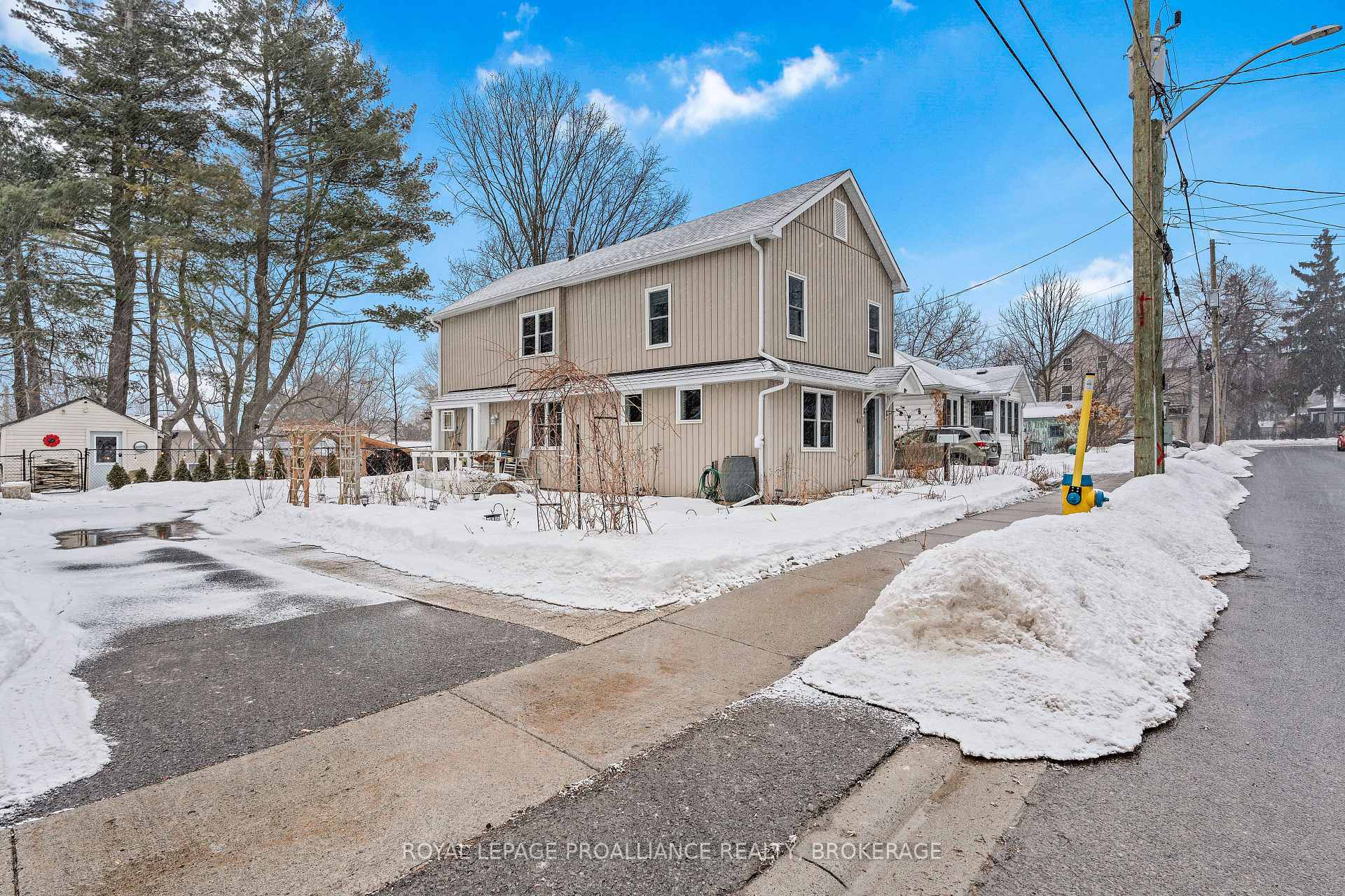 Photo 2 of 41 Hickory Street, Gananoque — HOMEH