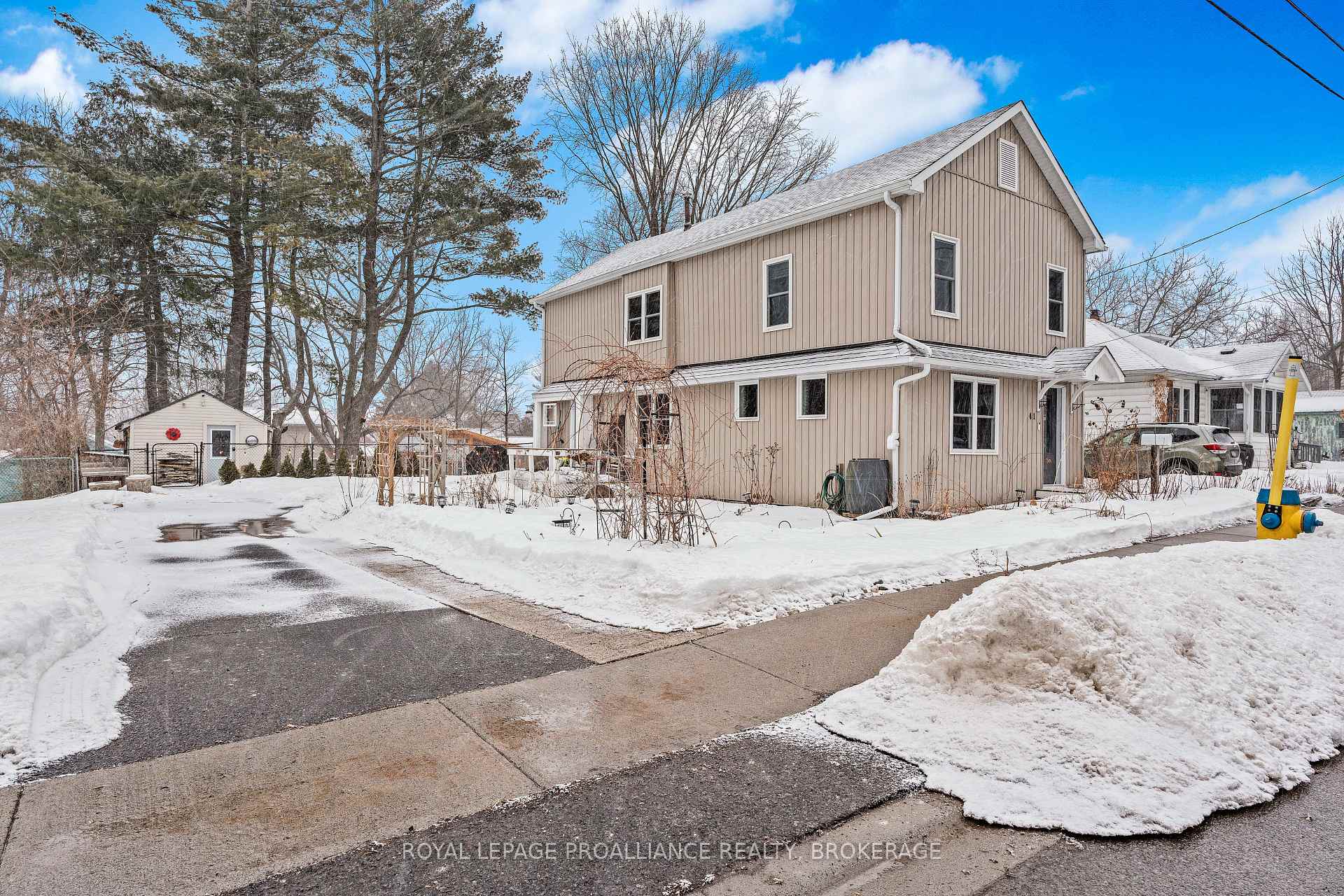 Photo 3 of 41 Hickory Street, Gananoque — HOMEH