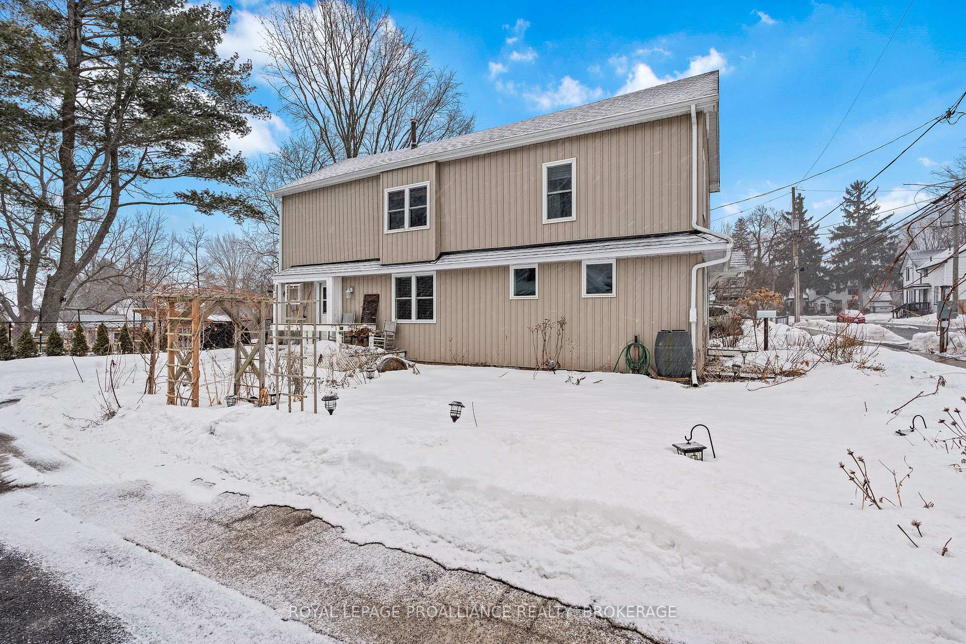 Photo 4 of 41 Hickory Street, Gananoque — HOMEH