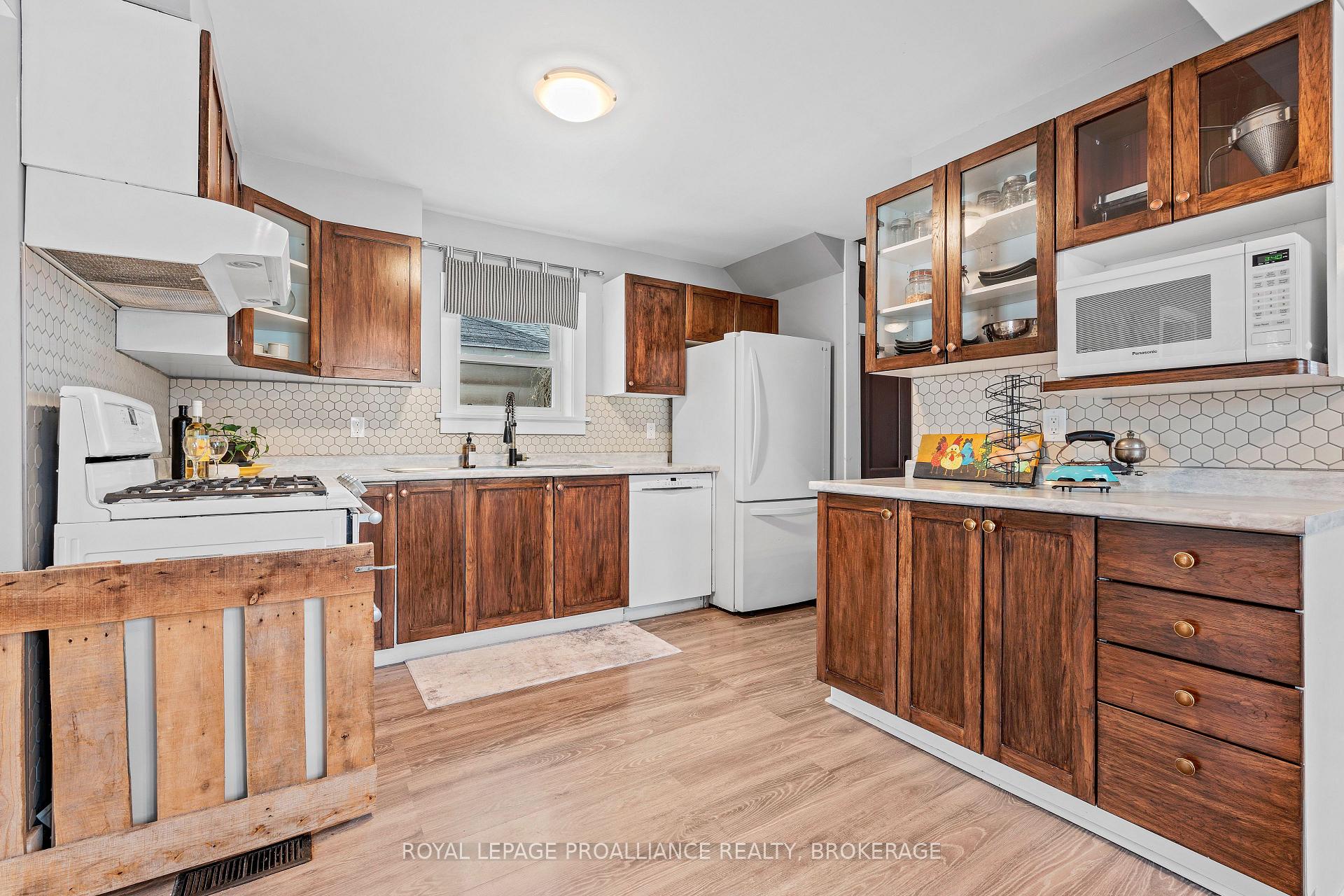 Photo 17 of 41 Hickory Street, Gananoque — HOMEH