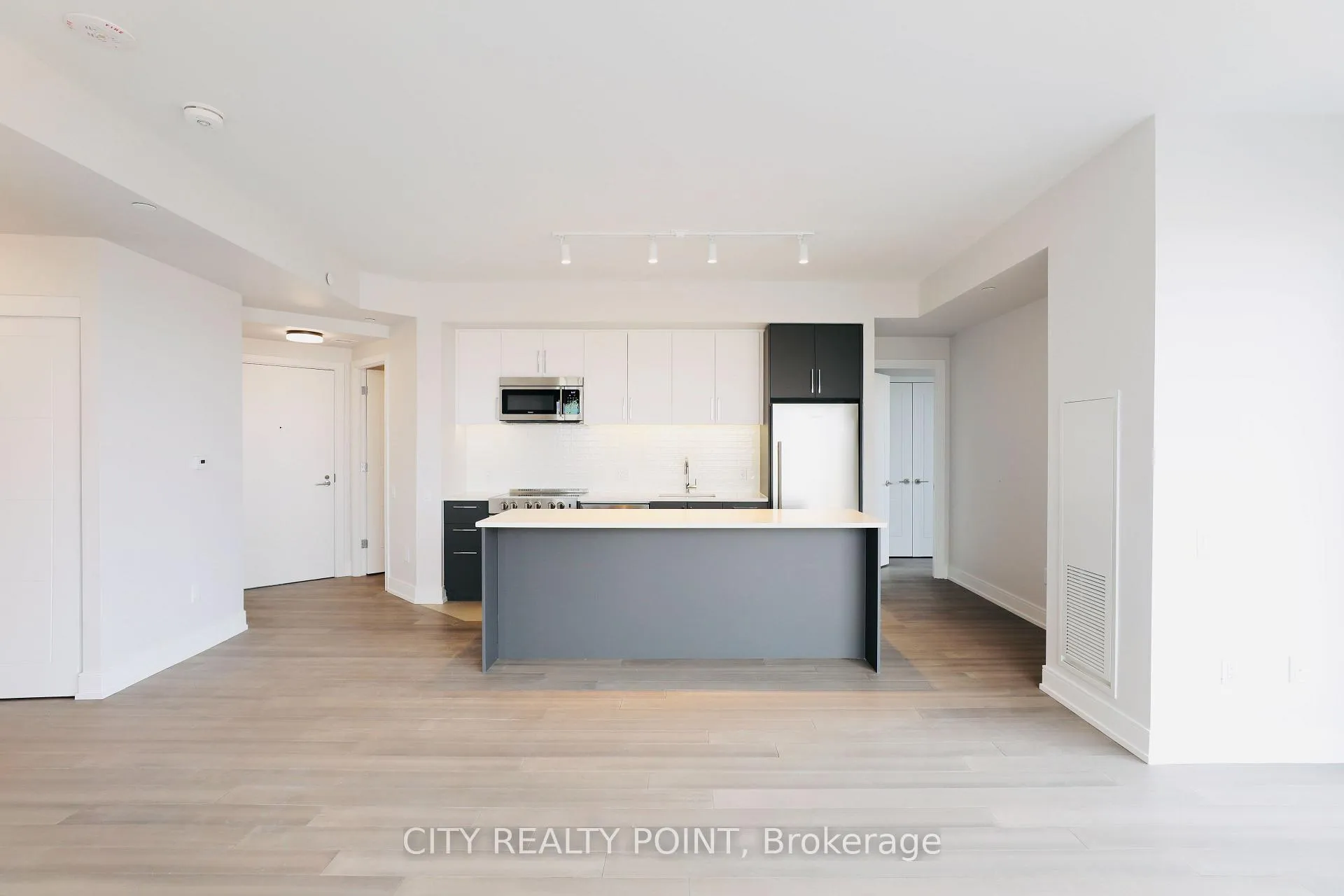 Front of Unit 407, 2525 Bathurst Street