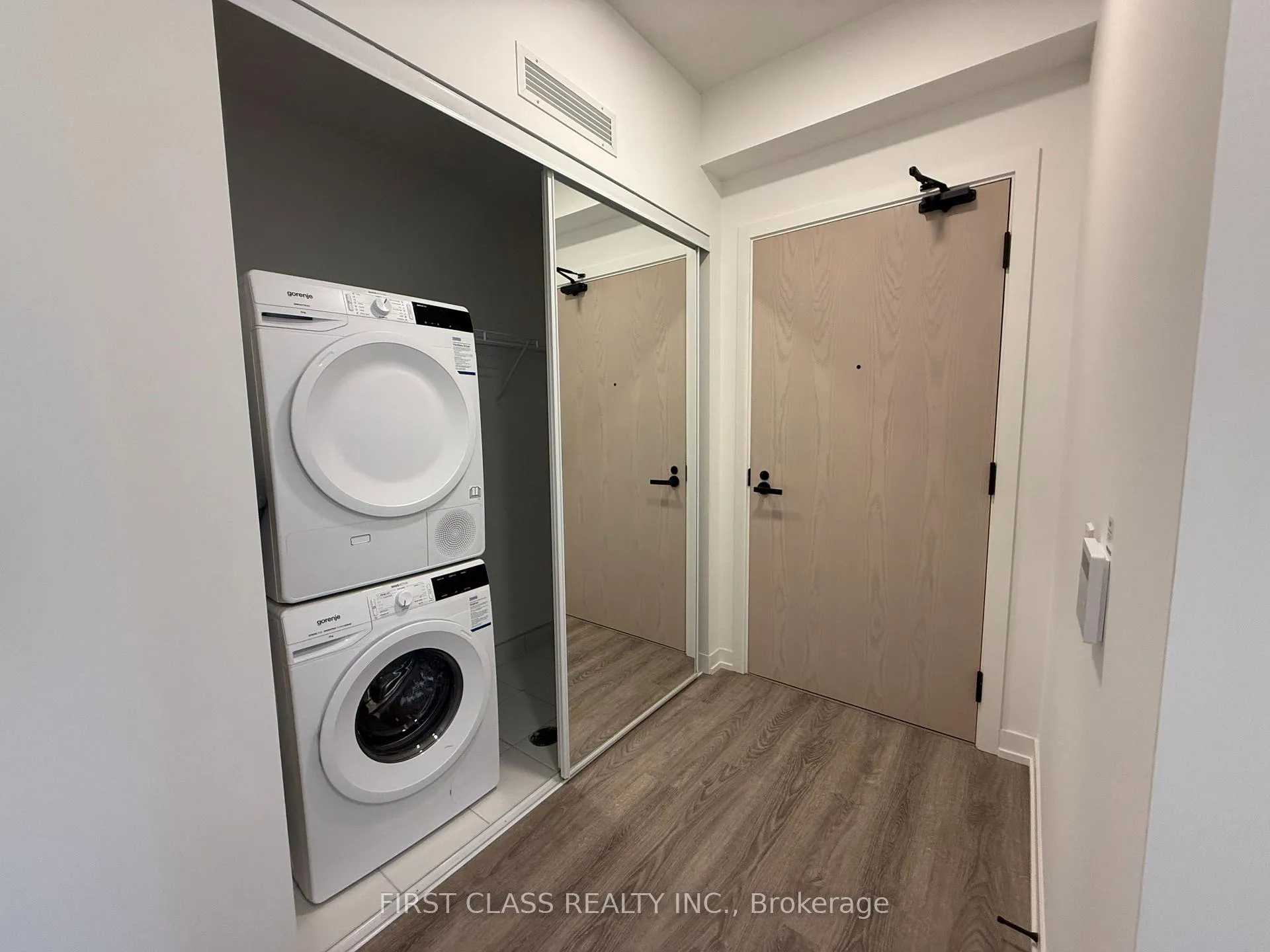 Photo 2 of Unit 1809, 8 Interchange Way, Vaughan, Vaughan Corporate Centre — HOMEH