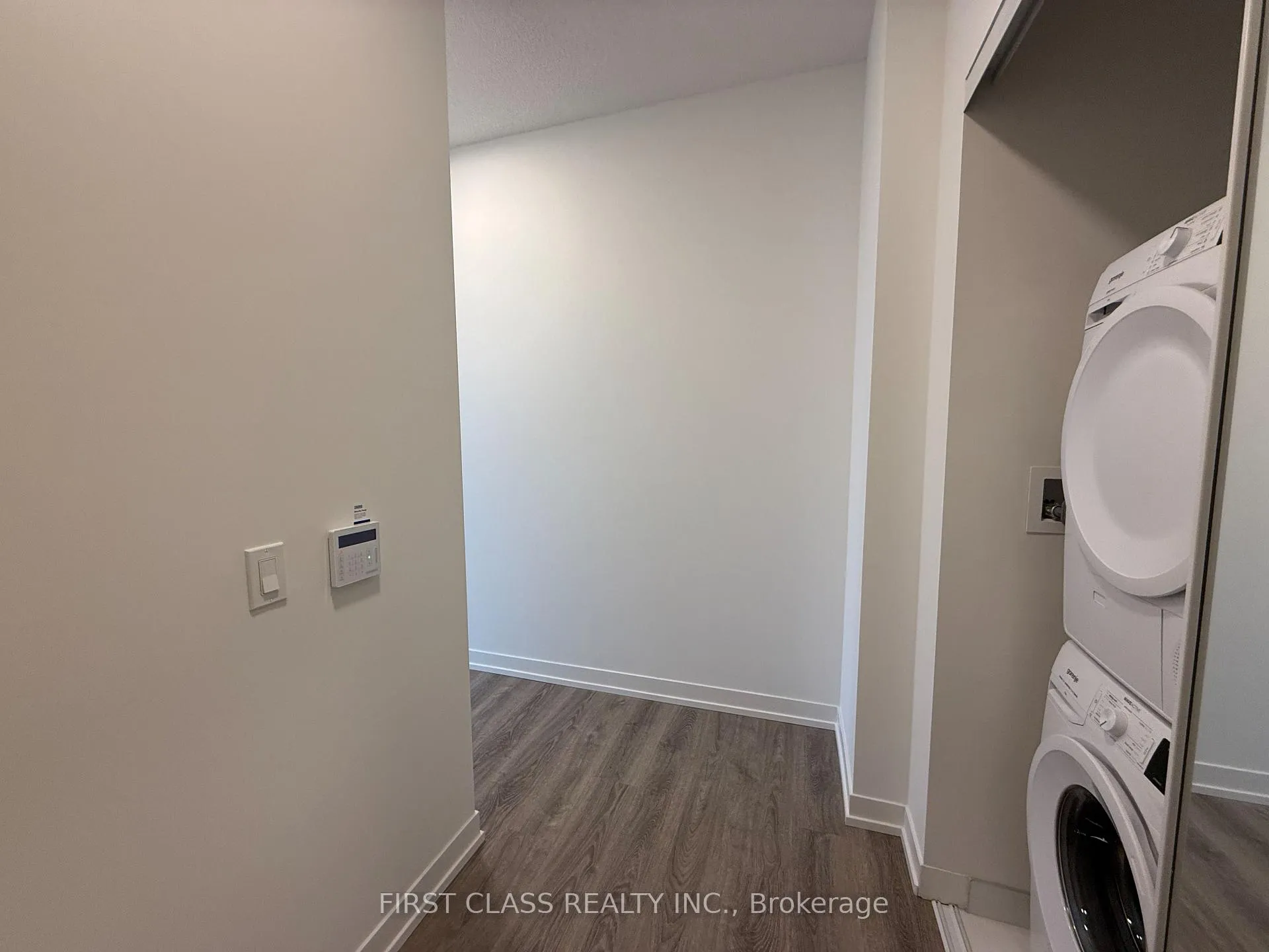 Photo 3 of Unit 1809, 8 Interchange Way, Vaughan, Vaughan Corporate Centre — HOMEH
