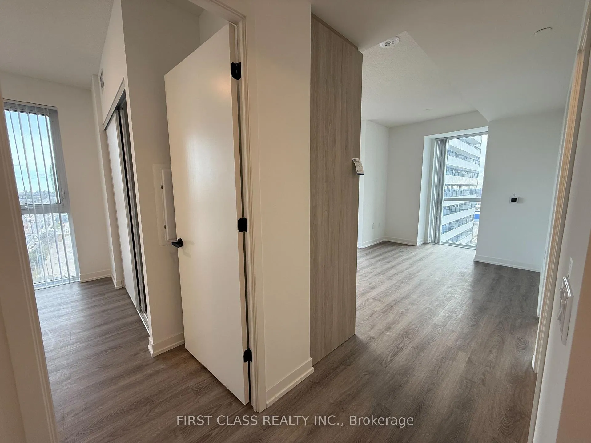 Photo 4 of Unit 1809, 8 Interchange Way, Vaughan, Vaughan Corporate Centre — HOMEH