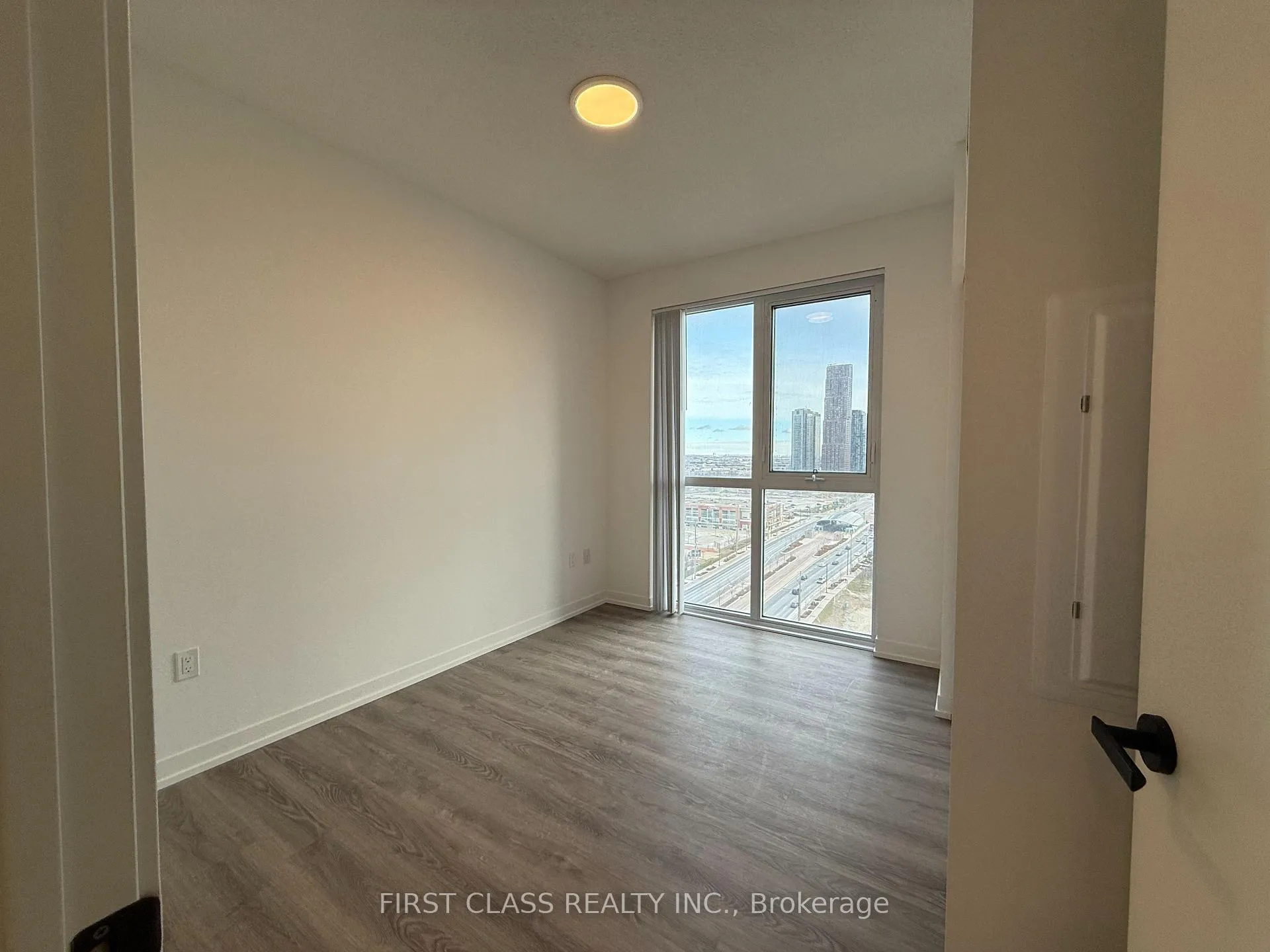 Photo 5 of Unit 1809, 8 Interchange Way, Vaughan, Vaughan Corporate Centre — HOMEH