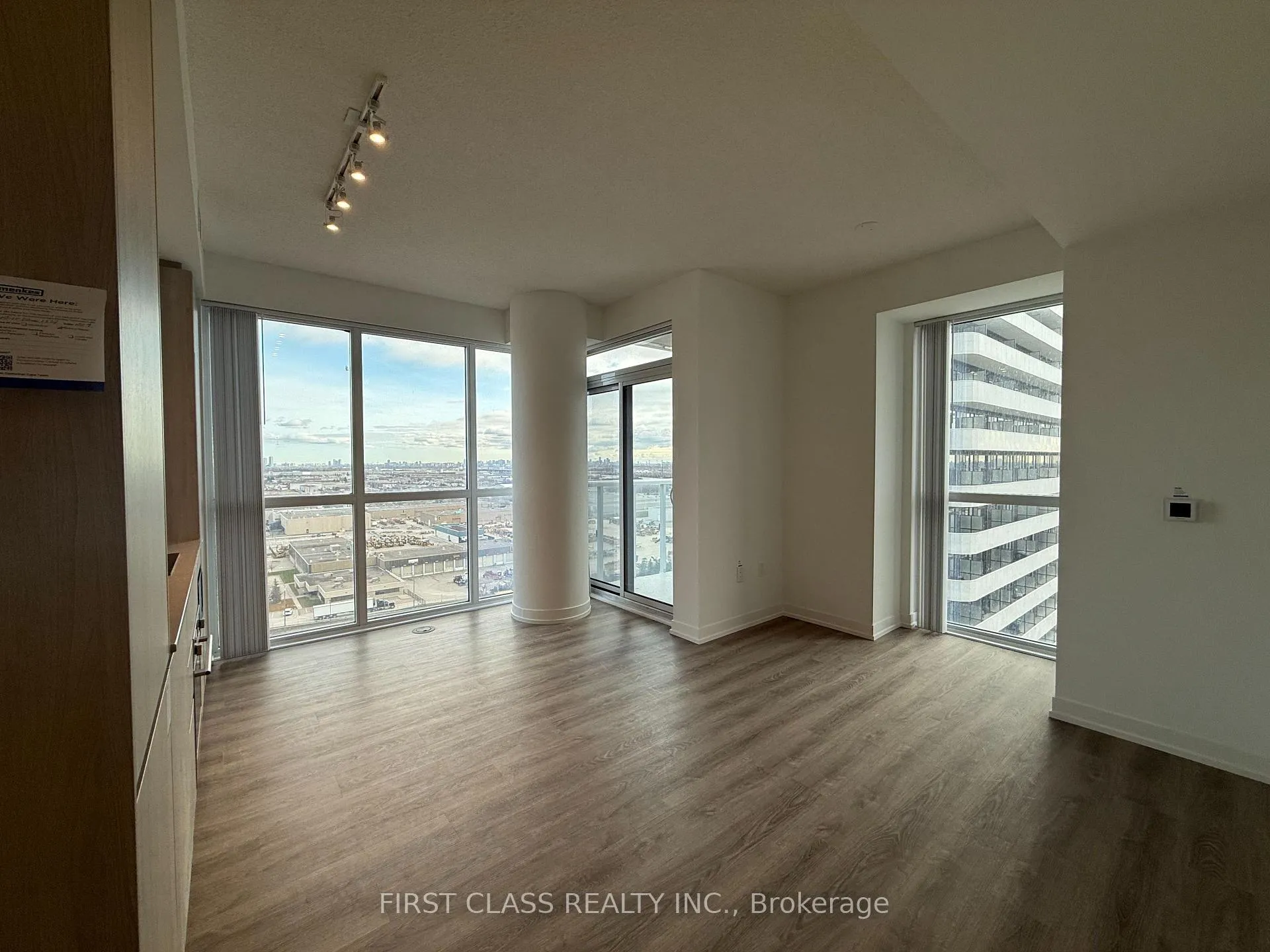 Photo 9 of Unit 1809, 8 Interchange Way, Vaughan, Vaughan Corporate Centre — HOMEH