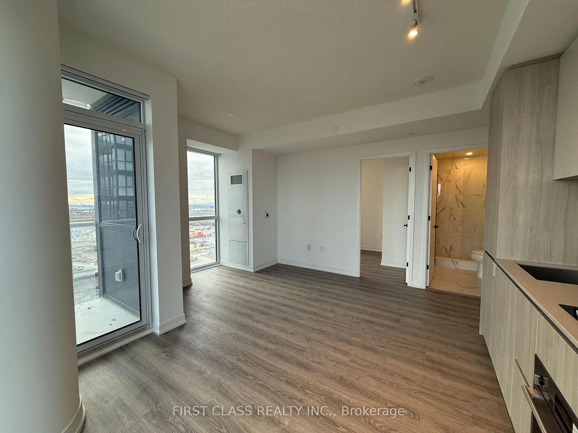Photo 10 of Unit 1809, 8 Interchange Way, Vaughan, Vaughan Corporate Centre — HOMEH