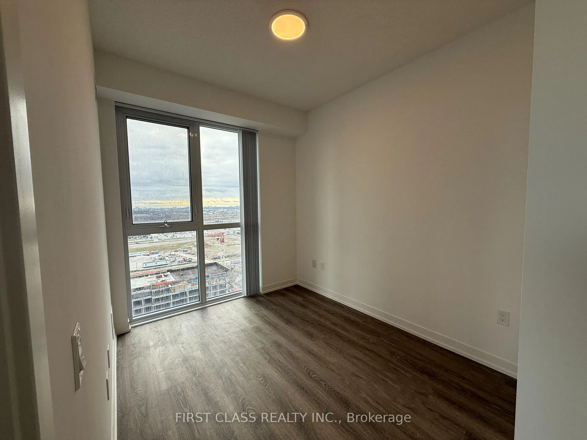 Photo 13 of Unit 1809, 8 Interchange Way, Vaughan, Vaughan Corporate Centre — HOMEH