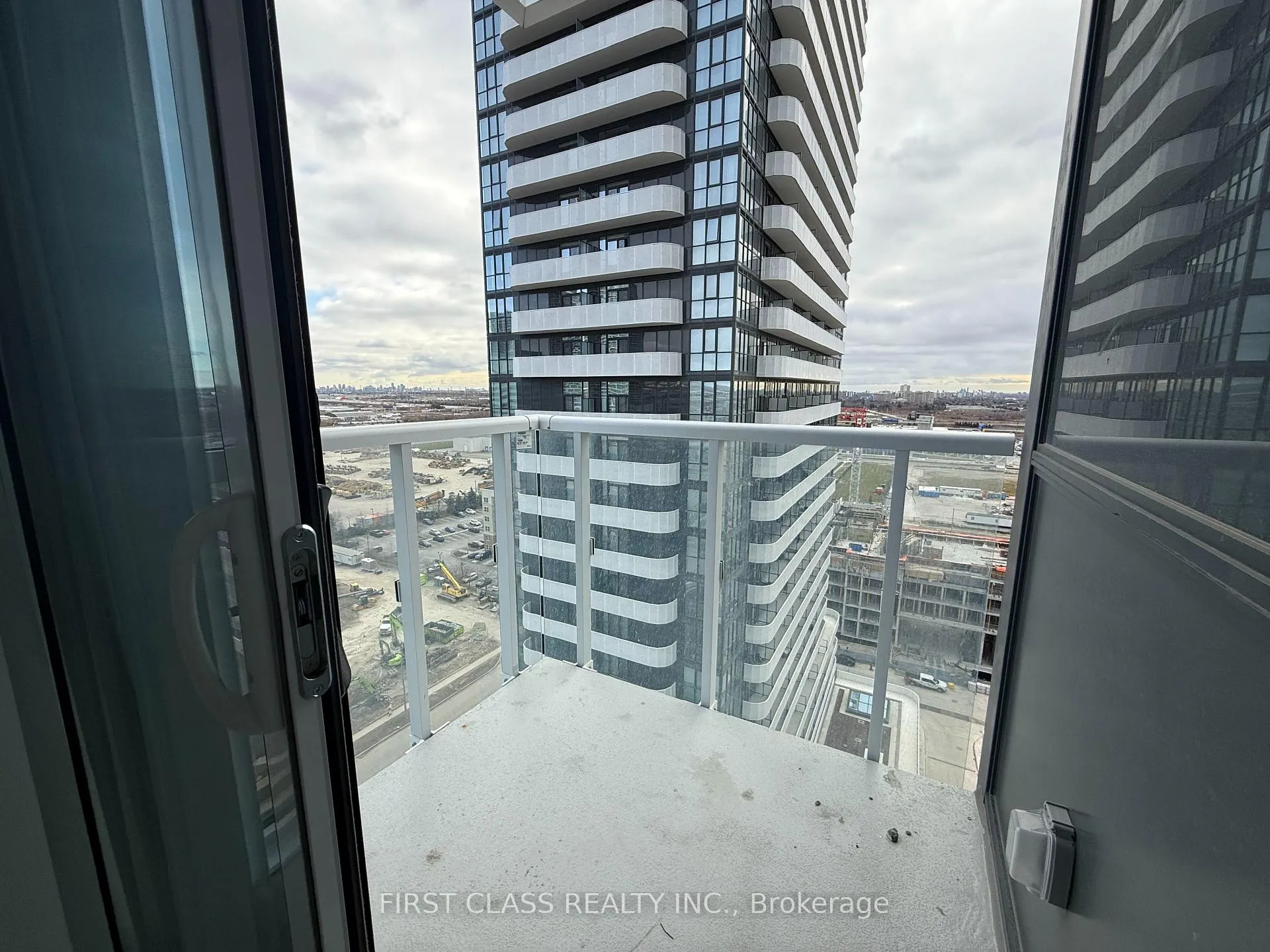 Photo 15 of Unit 1809, 8 Interchange Way, Vaughan, Vaughan Corporate Centre — HOMEH