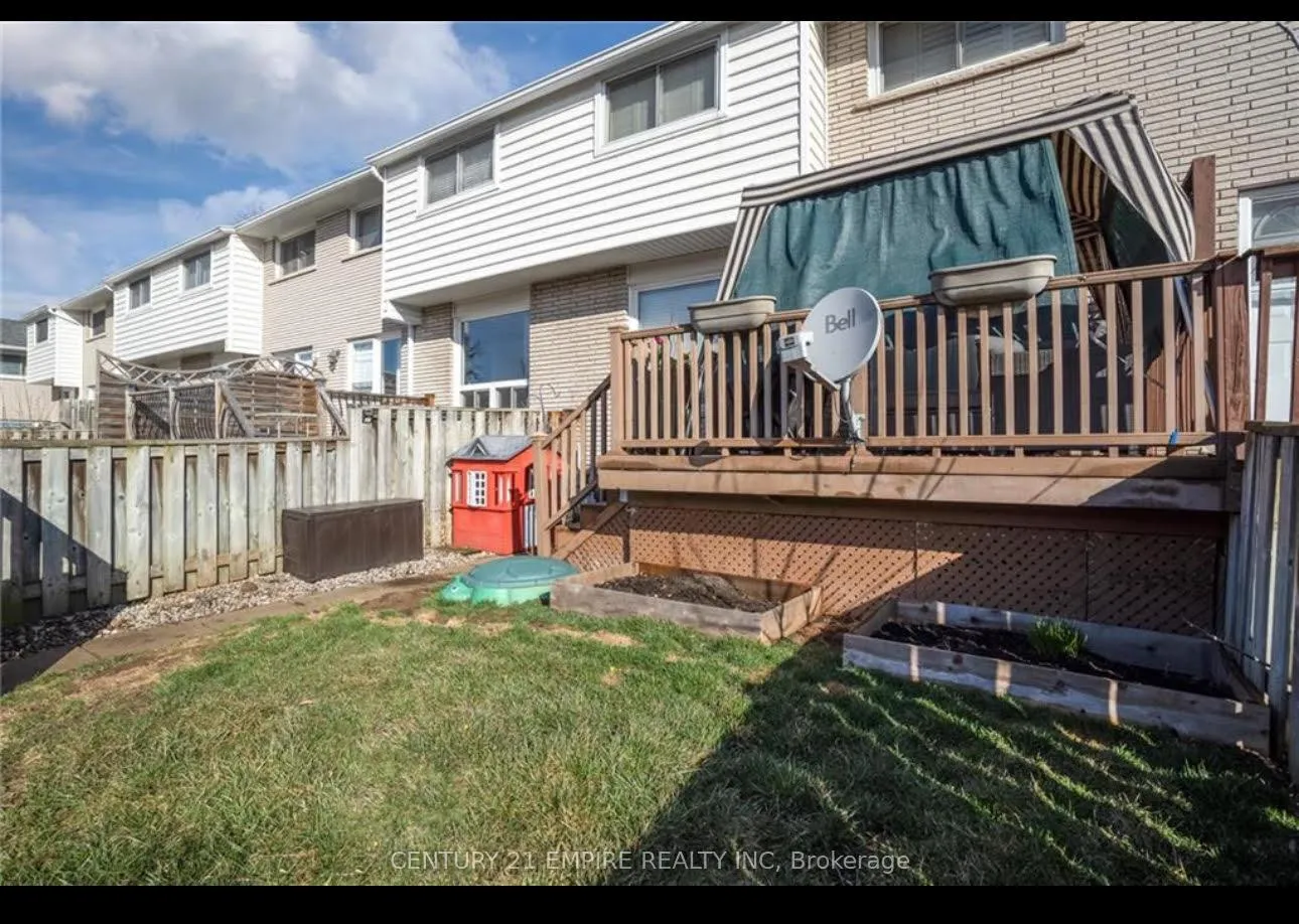 Photo 3 of Unit 5, 11 Colmar Place, Hamilton, Dundas — HOMEH