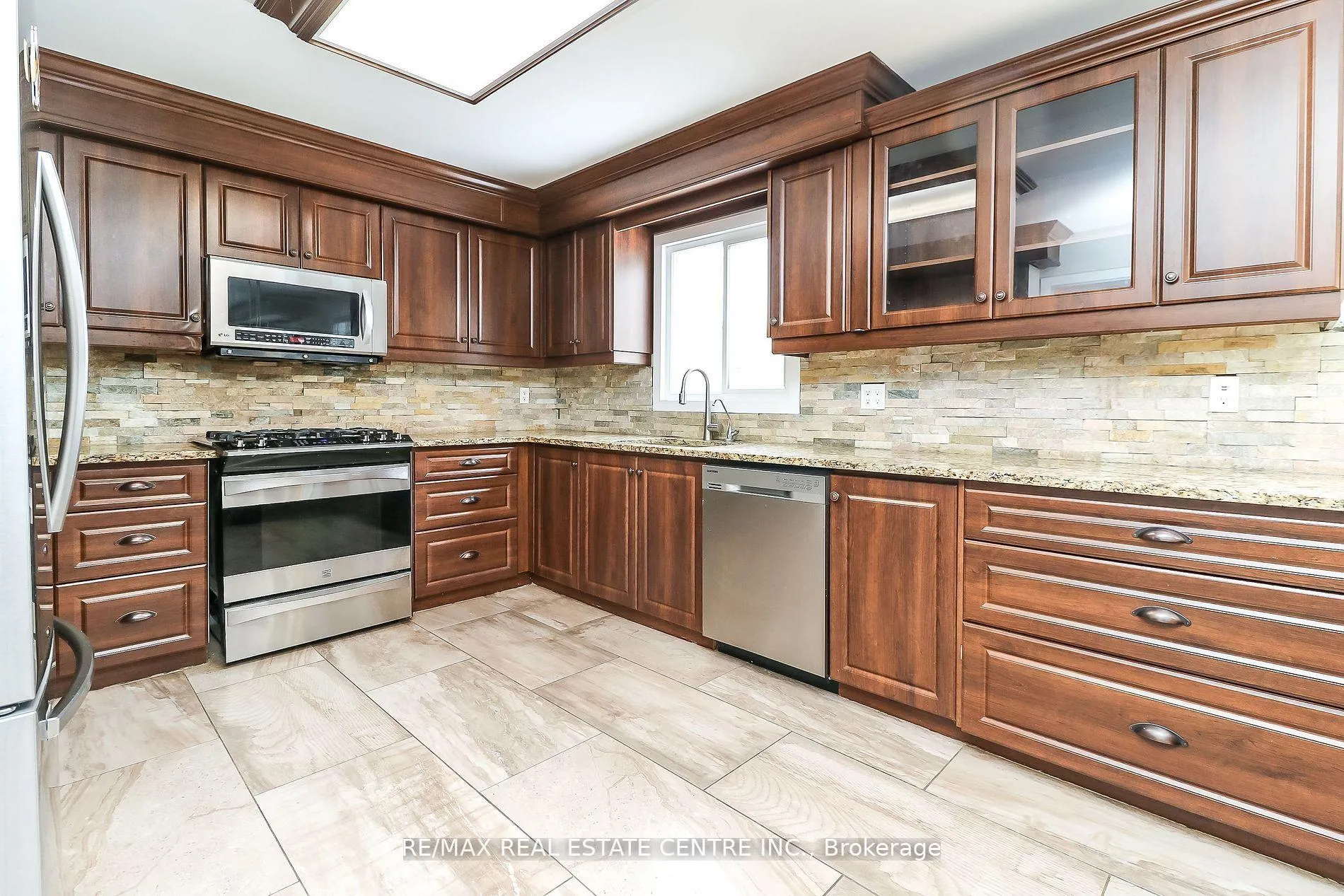 Photo 5 of 22 Meadowlark Road, Barrie, Cundles East — HOMEH