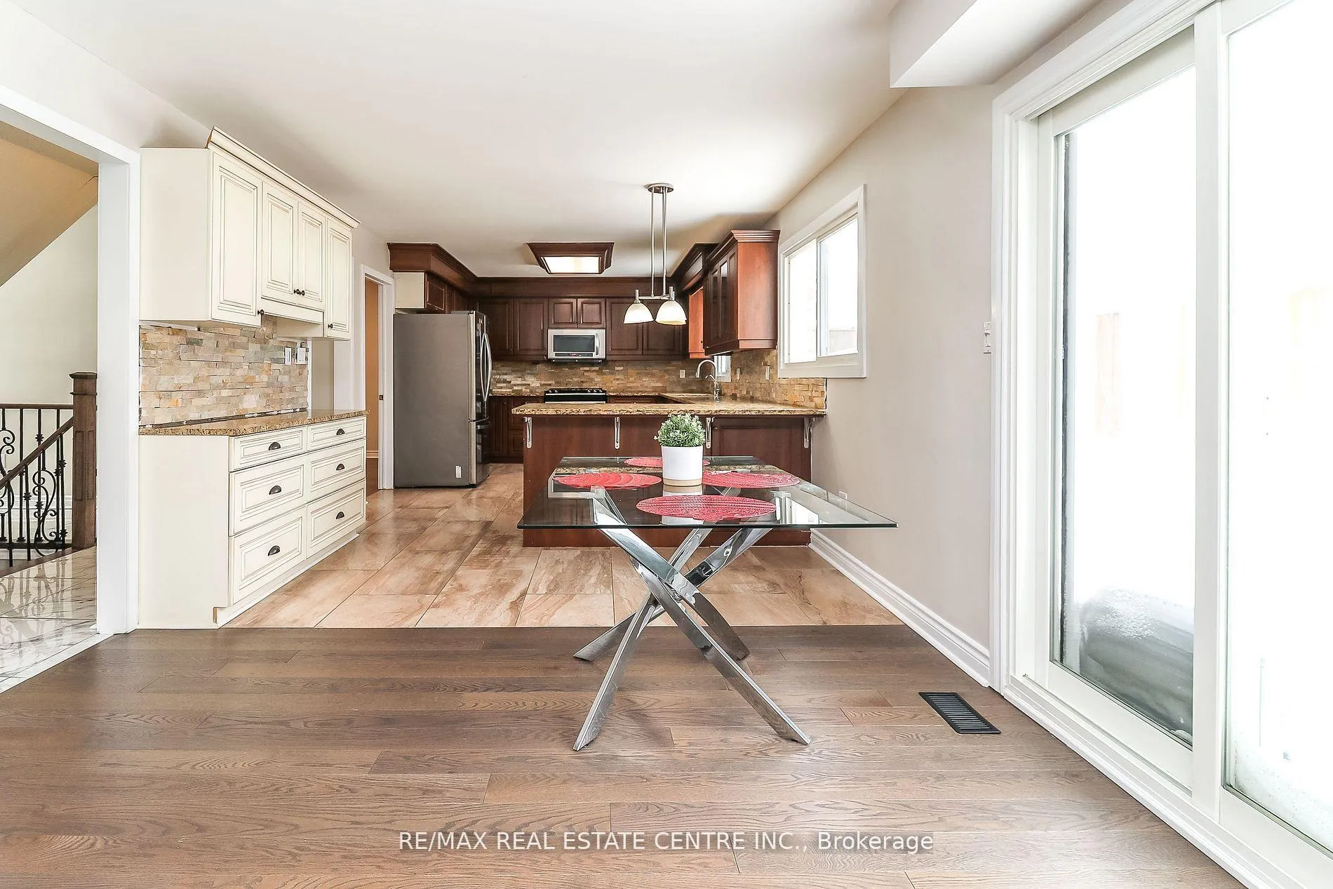 Photo 7 of 22 Meadowlark Road, Barrie, Cundles East — HOMEH