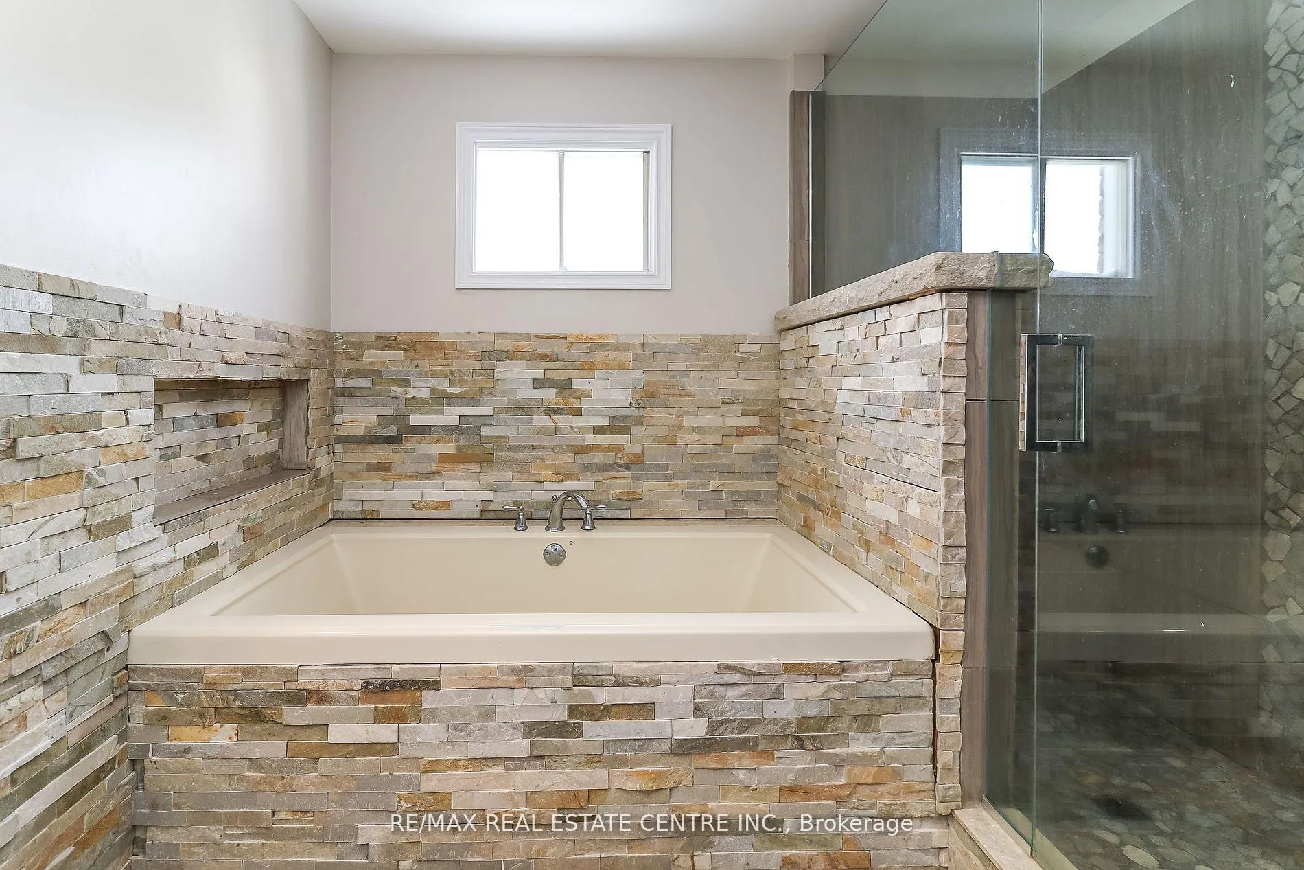 Photo 18 of 22 Meadowlark Road, Barrie, Cundles East — HOMEH