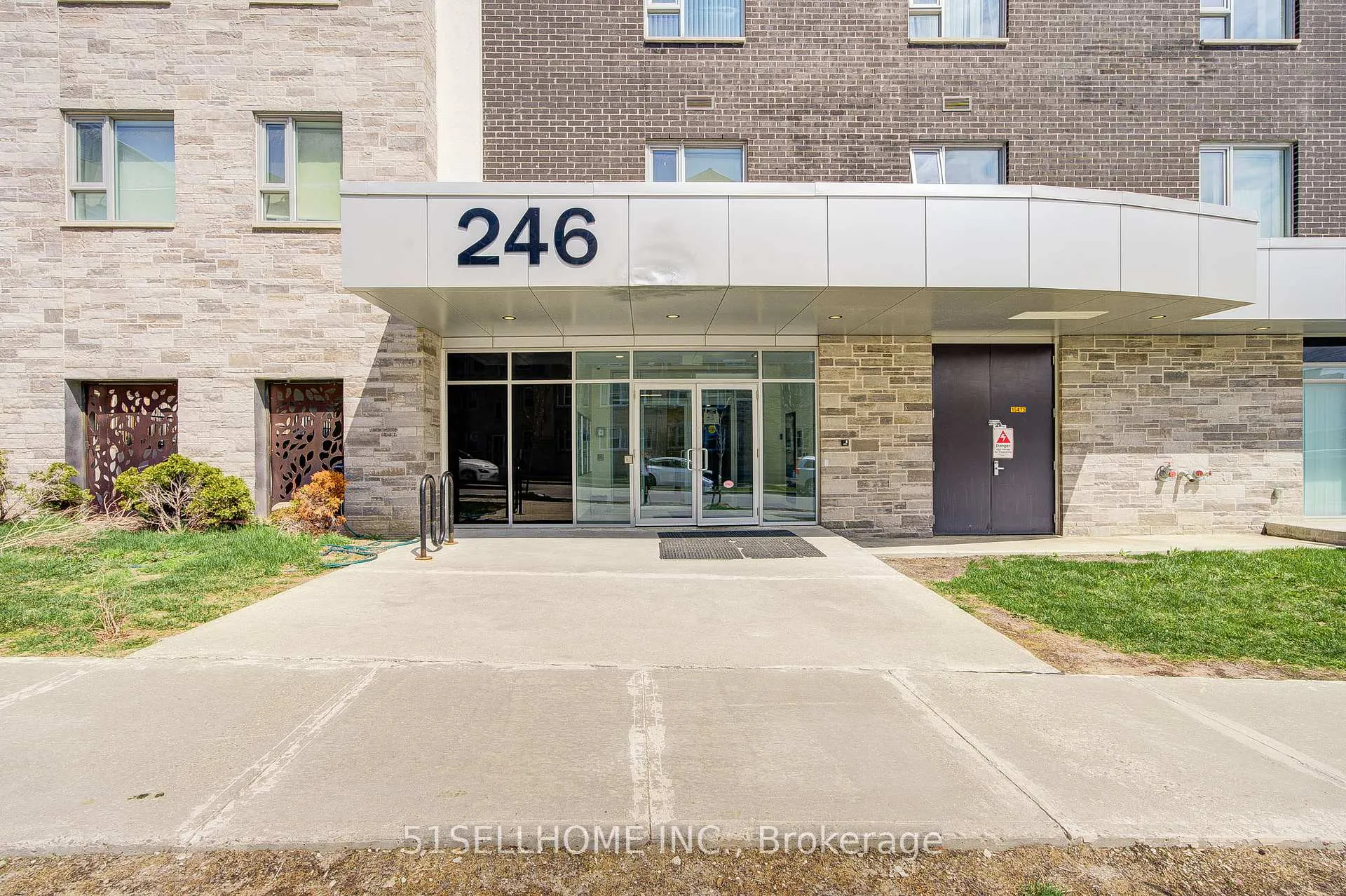 Photo 2 of Unit 807, 246 Lester Street, Waterloo — HOMEH