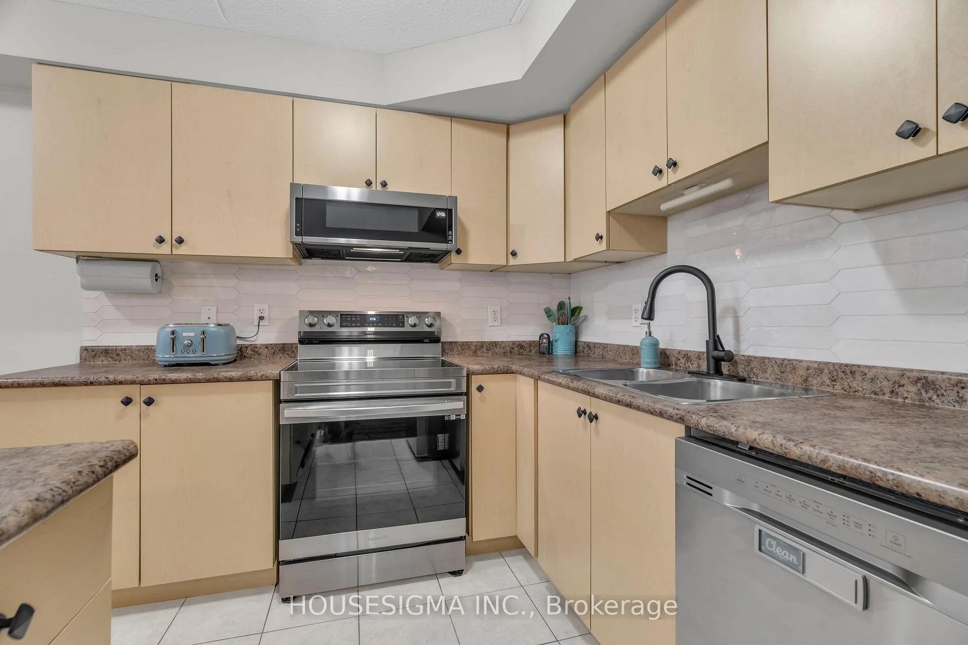 Photo 7 of Unit C17, 12 Holborn Drive, Kitchener — HOMEH