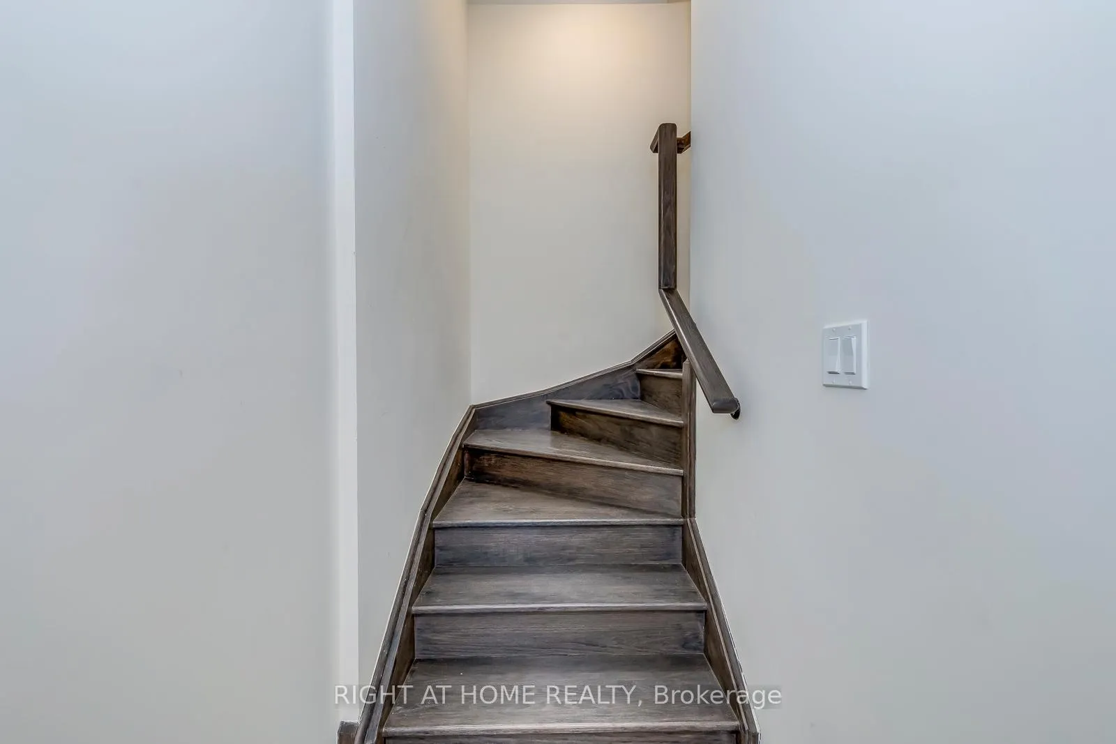 Photo 7 of Unit 27, 40 Zinfandel Drive, Hamilton, Winona — HOMEH