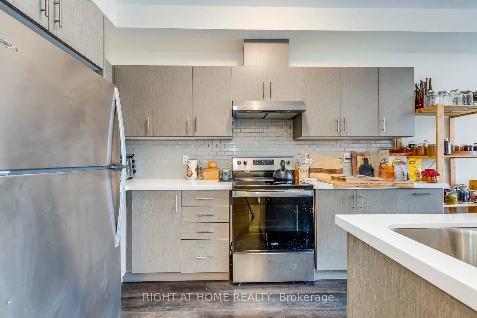 Photo 13 of Unit 27, 40 Zinfandel Drive, Hamilton, Winona — HOMEH