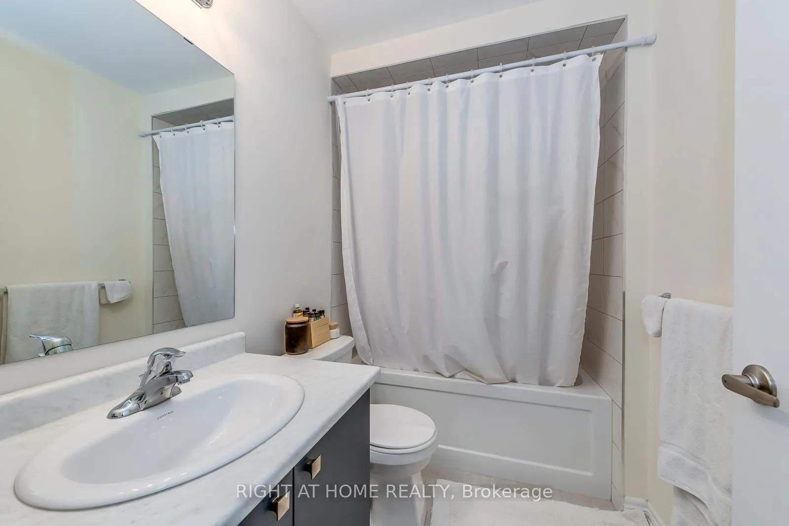Photo 29 of Unit 27, 40 Zinfandel Drive, Hamilton, Winona — HOMEH