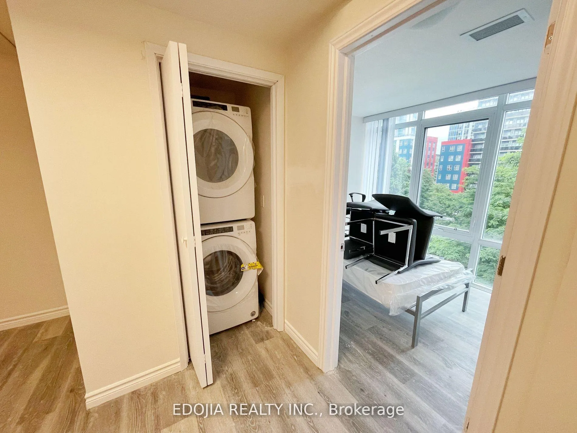 Photo 4 of Unit 608, 246 Lester Street, Waterloo, Beechwood/University — HOMEH