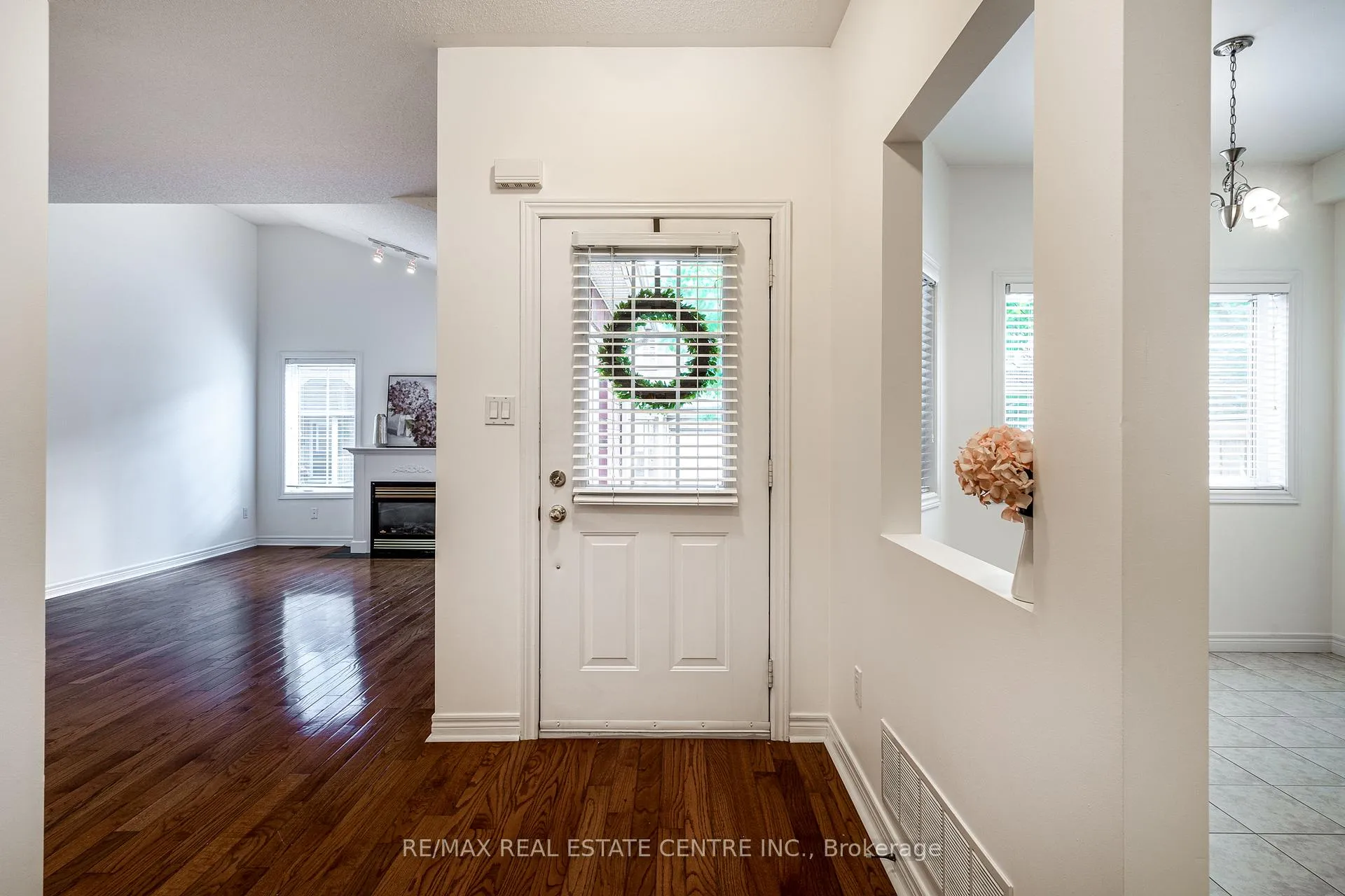 Photo 3 of Unit 7, 100 Beddoe Drive, Hamilton, Chedoke Park — HOMEH