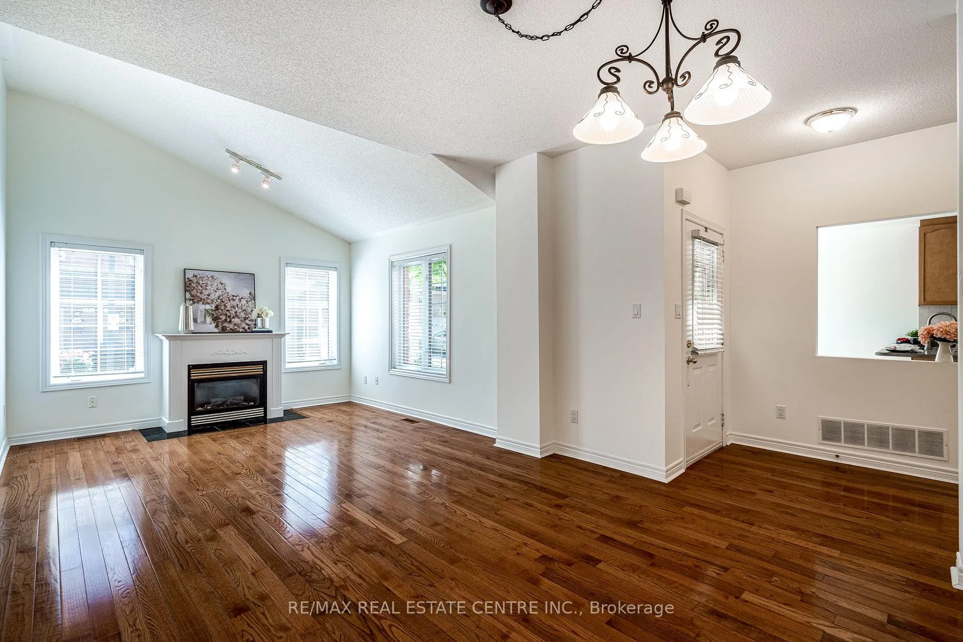 Photo 6 of Unit 7, 100 Beddoe Drive, Hamilton, Chedoke Park — HOMEH