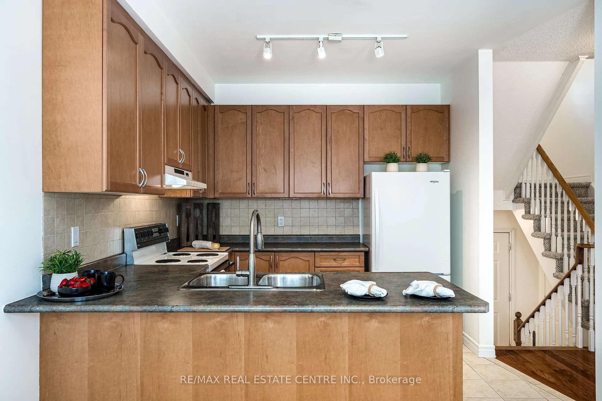 Photo 7 of Unit 7, 100 Beddoe Drive, Hamilton, Chedoke Park — HOMEH